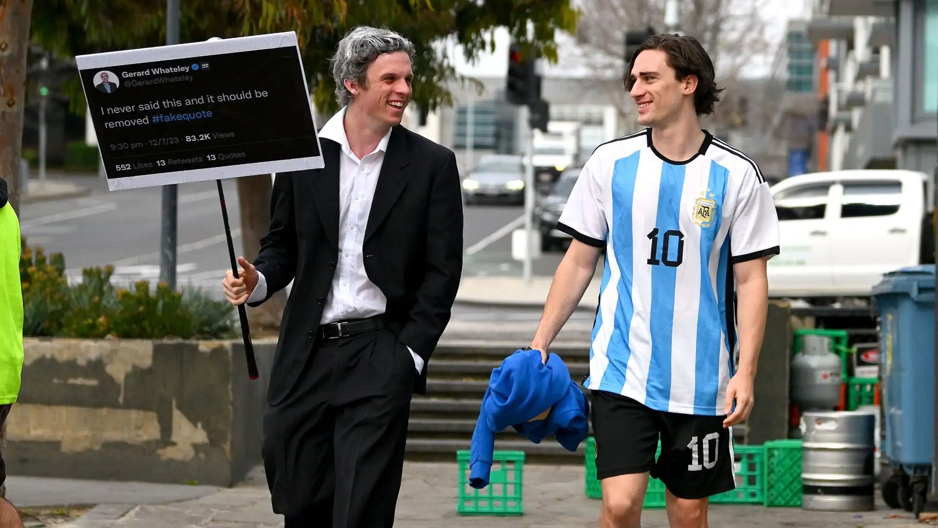 Il giocatore di football australiano dei Geelong Cats si è presentato alla festa di fine raduno travestito da Leo Messi
