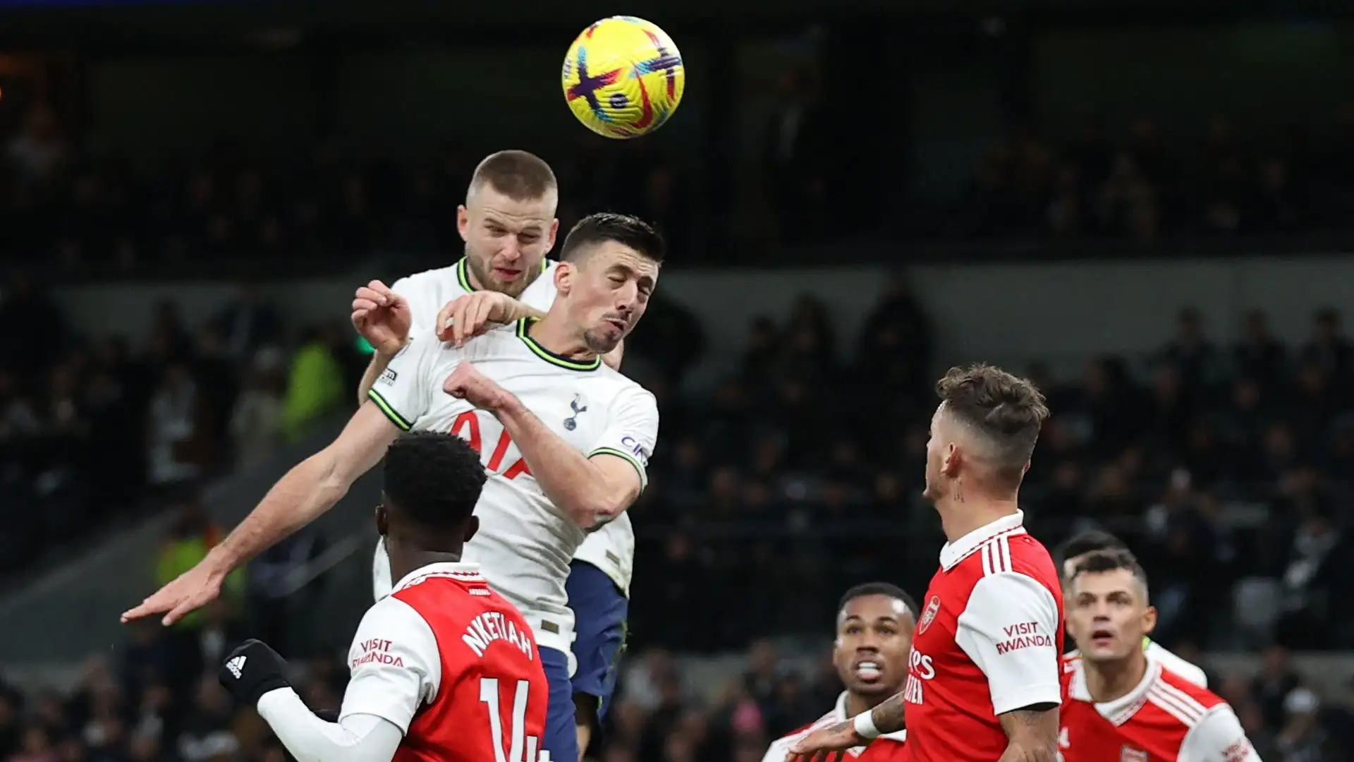 Dopo qualche infortunio il difensore è andato in prestito al Tottenham 
