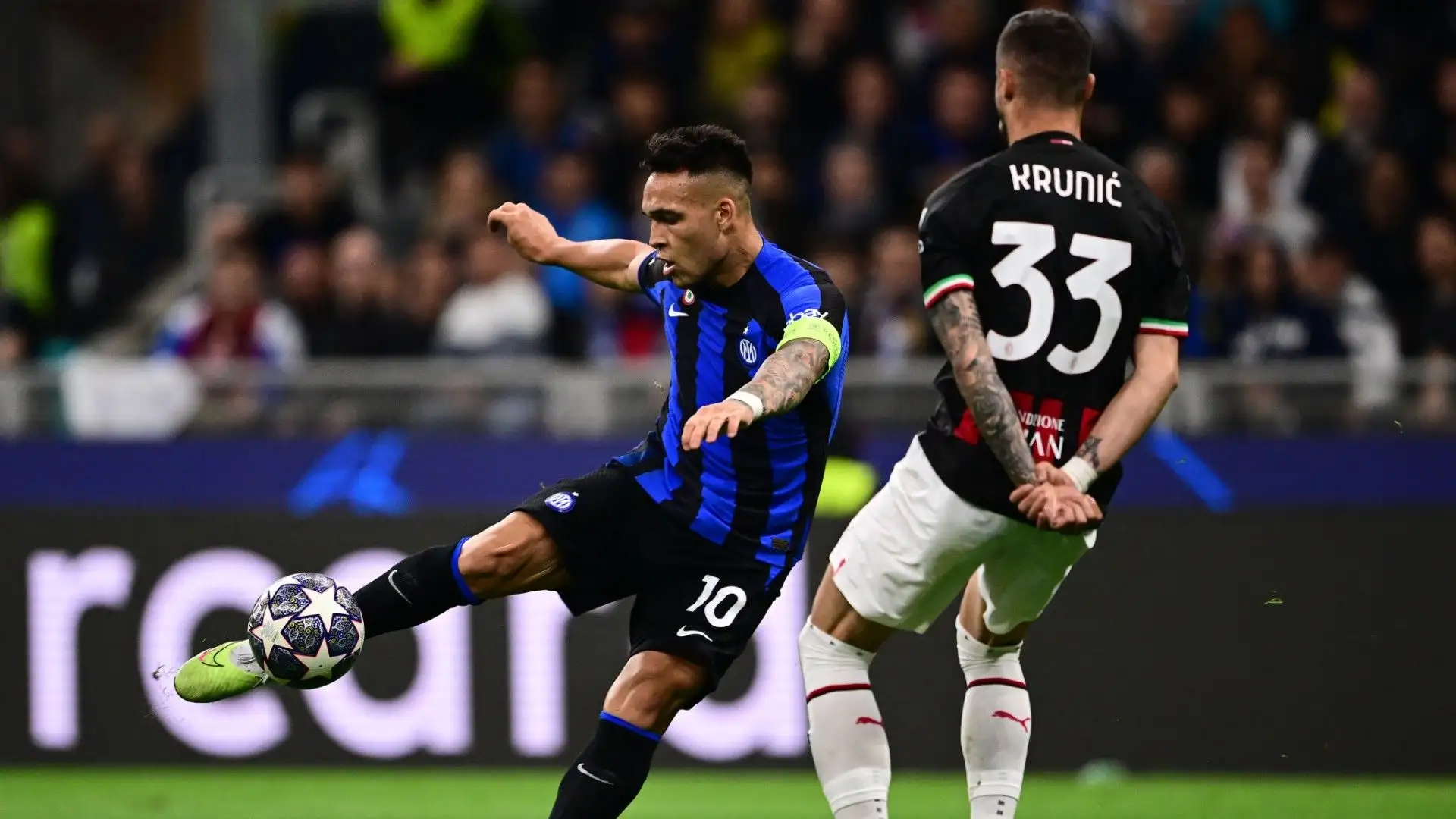 Finora il centrocampista bosniaco ha indossato 125 volte la maglia rossonera segnando 3 gol e servendo 6 assist
