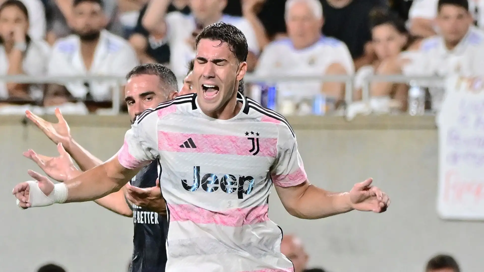 Anche il Real Madrid ha pensato a Vlahovic ma Ancelotti ha poi deciso di puntare tutto su Bellingham
