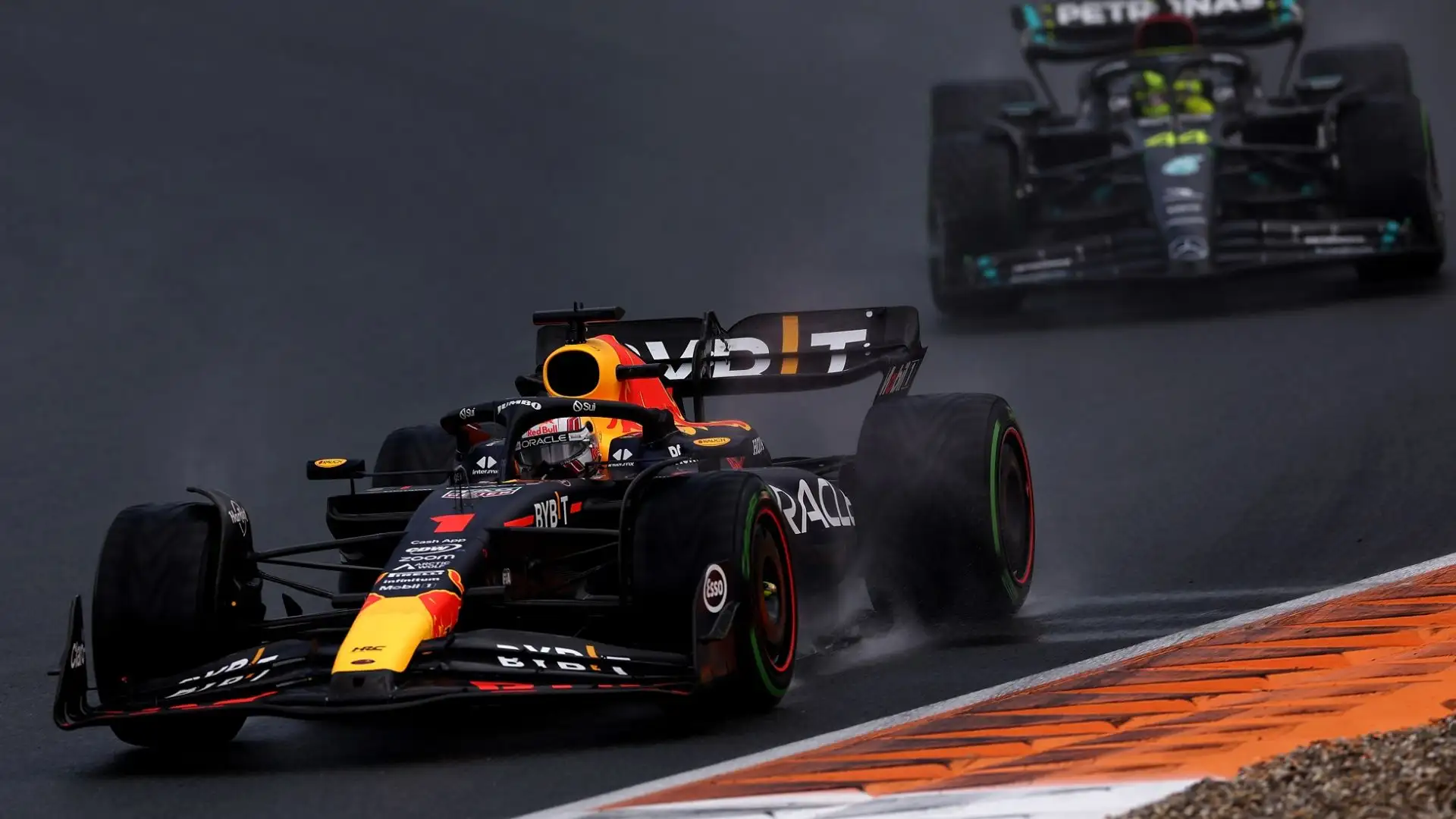 "Avremmo avuto il passo per sfidare Max Verstappen", ha detto Lewis Hamilton dopo la corsa