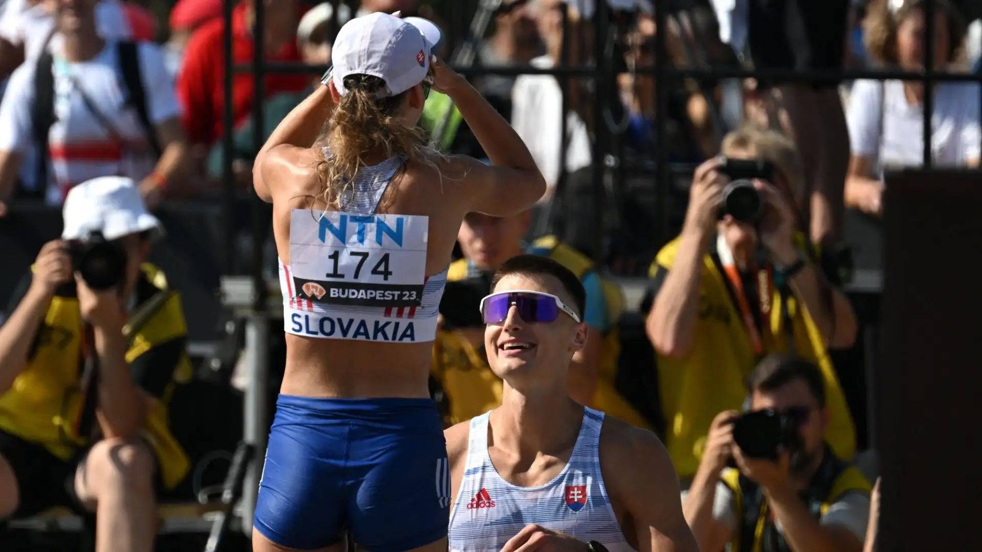La proposta è arrivata pochissimi secondi dopo che Hana Burzalova aveva terminato la gara
