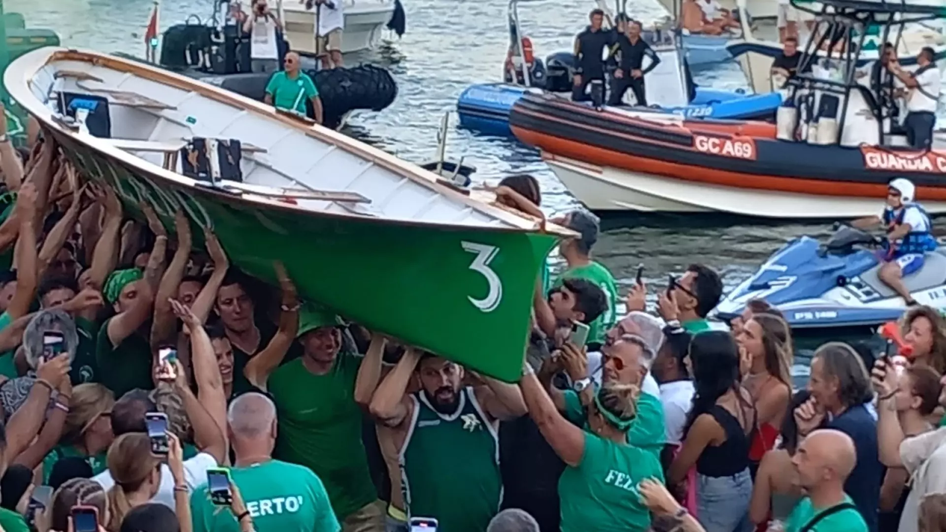 Fezzano vince il Palio del Golfo e onora Franco Lavagnini