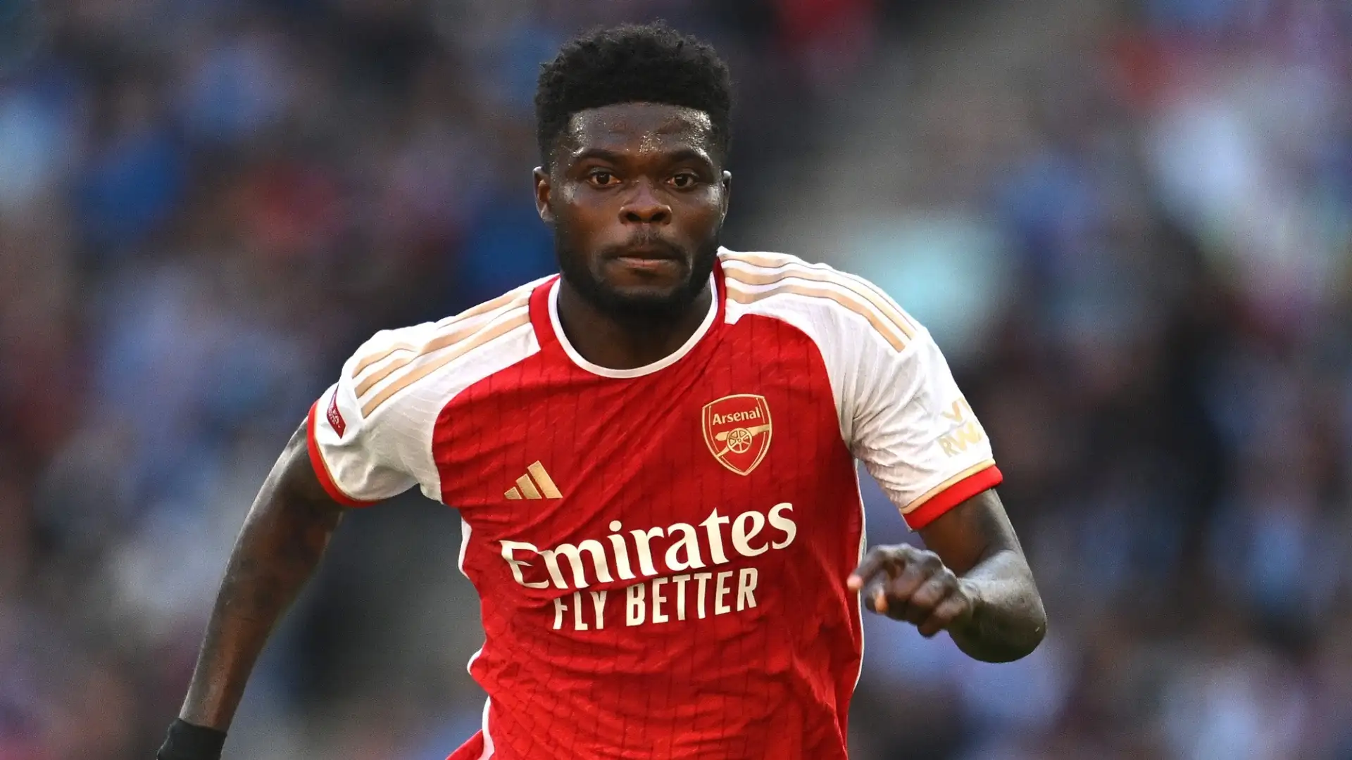 La Juventus ha messo gli occhi anche sul mediano dell'Arsenal Thomas Partey, anche se al momento i Gunners non concedono sconti rispetto alla richiesta iniziale di 40 milioni di euro