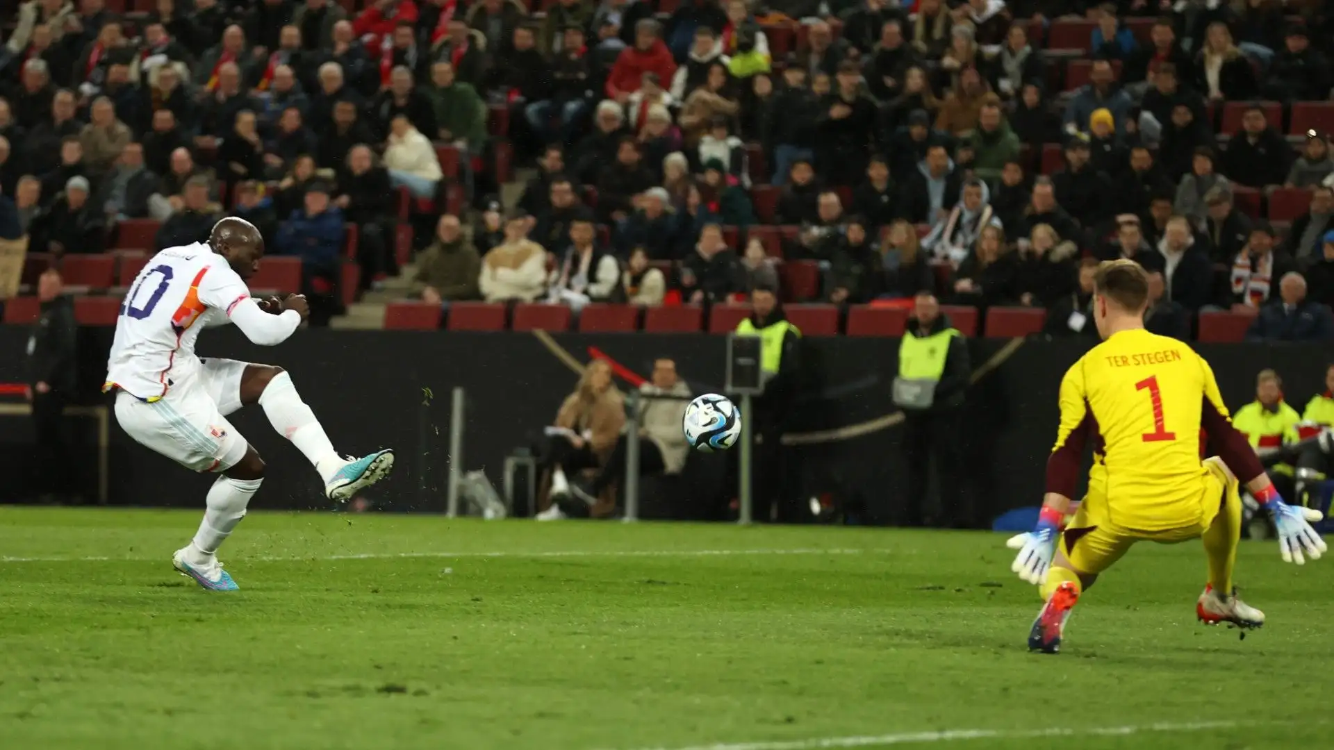 Cristiano Giuntoli porterebbe Lukaku e circa 30 milioni di euro a Torino
