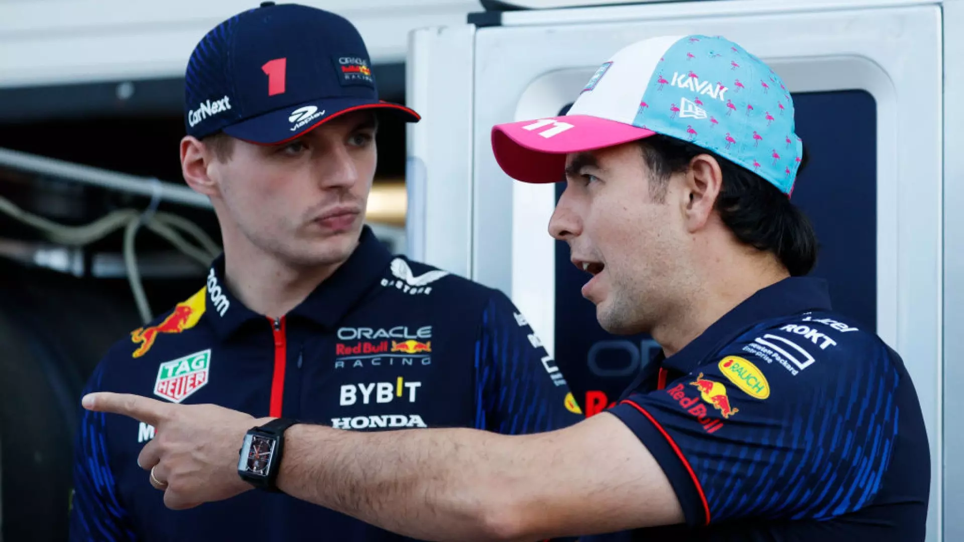 Red Bull: Max Verstappen non punta Vettel, Sergio Perez non attacca il team