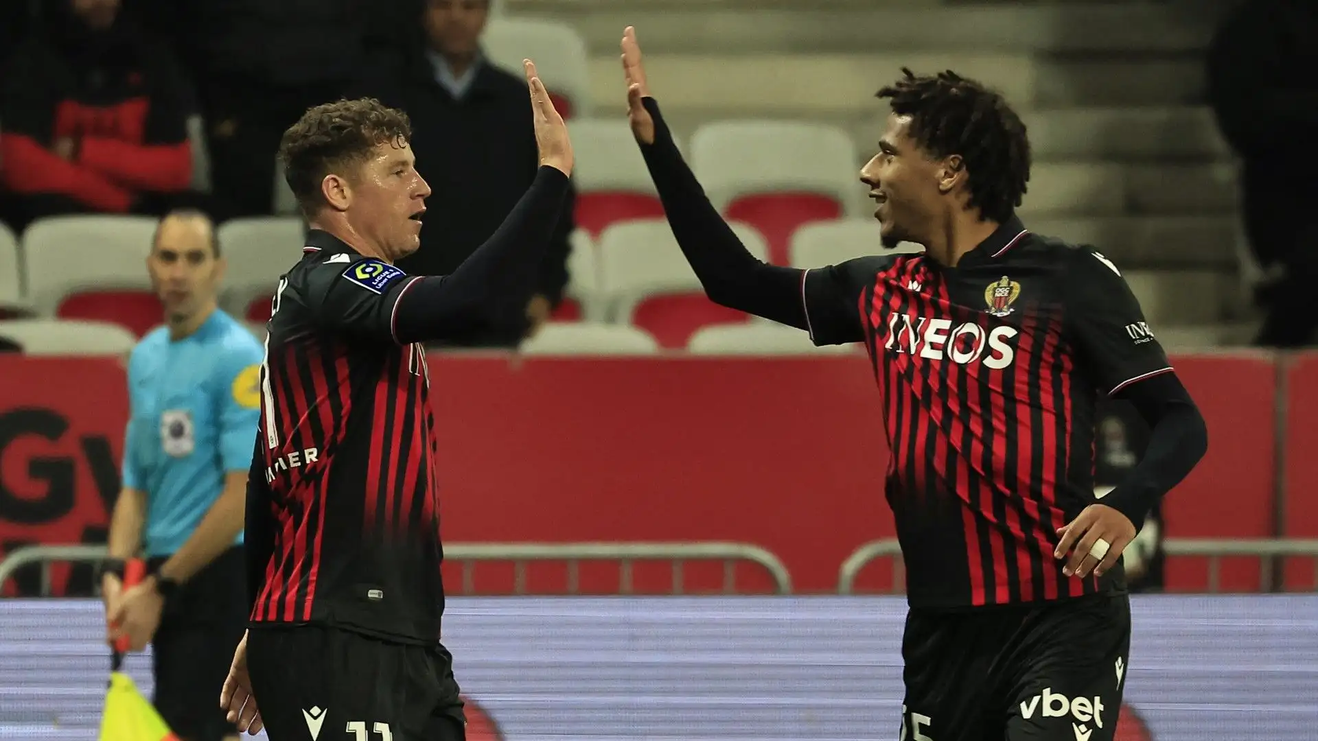 Il difensore ha un contratto con il club francese fino al 2027
