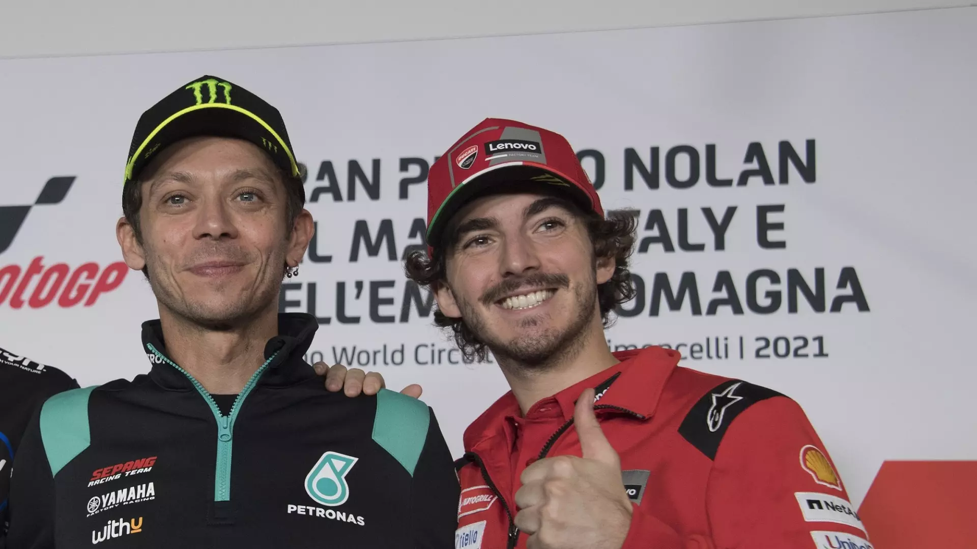 Ducati, Pecco Bagnaia scherza con Valentino Rossi: “Stavolta sbaglia”