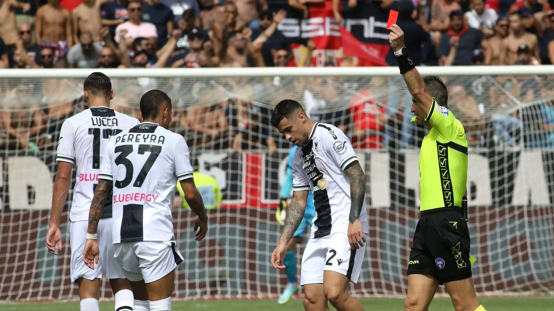 Nei minuti di recupero l'arbitro ha espulso Wieteska del Cagliari