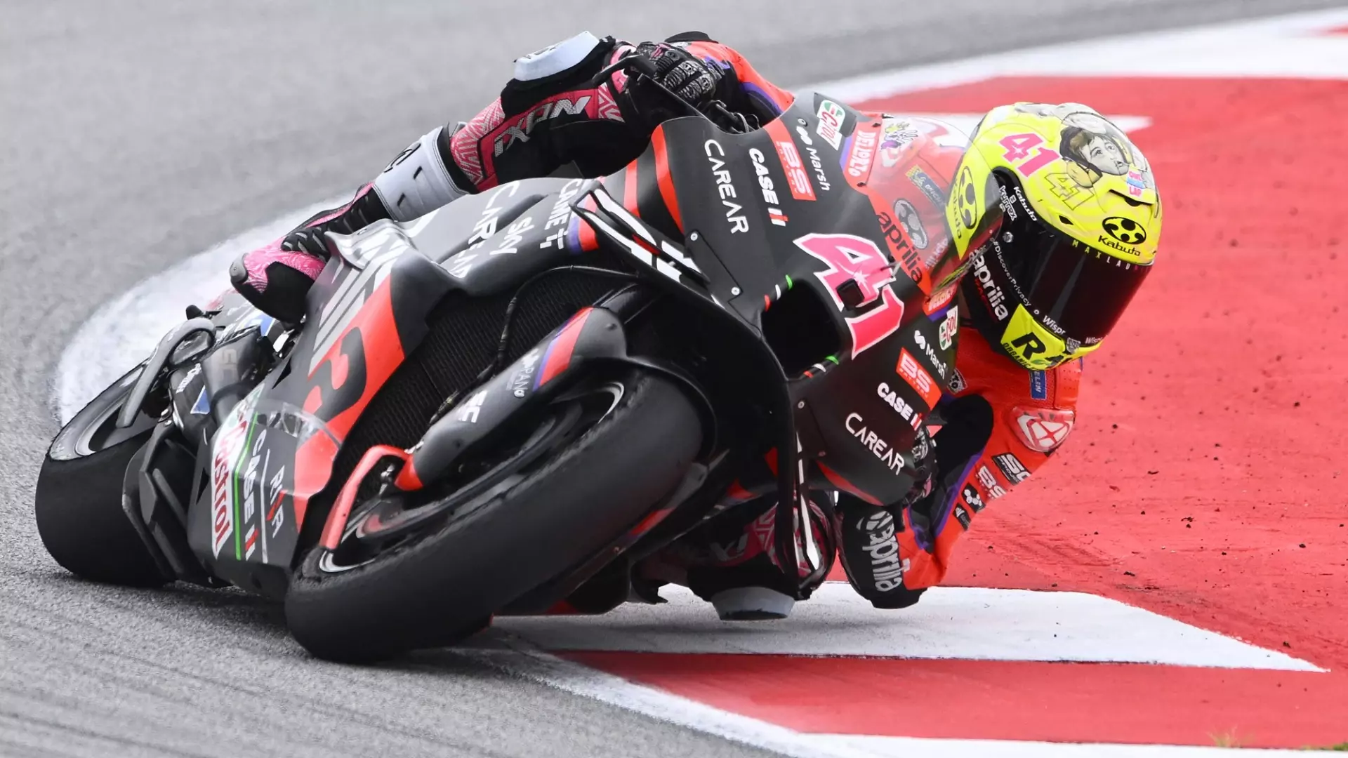 MotoGp, dominio Aprilia dopo la paura. Lontani Bezzecchi e Marini