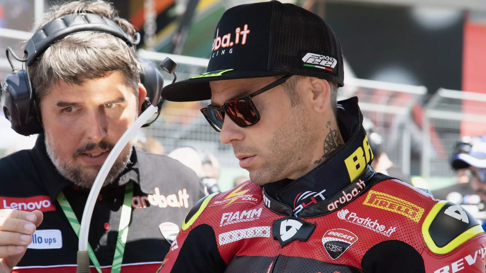 SBK, caos Ducati: Bautista stende il compagno di squadra Rinaldi