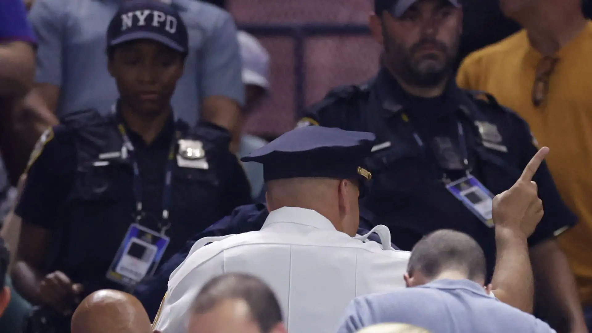 La Polizia è dovuta intervenire nel corso del match tra Coco Gauff e Karolina Muchova