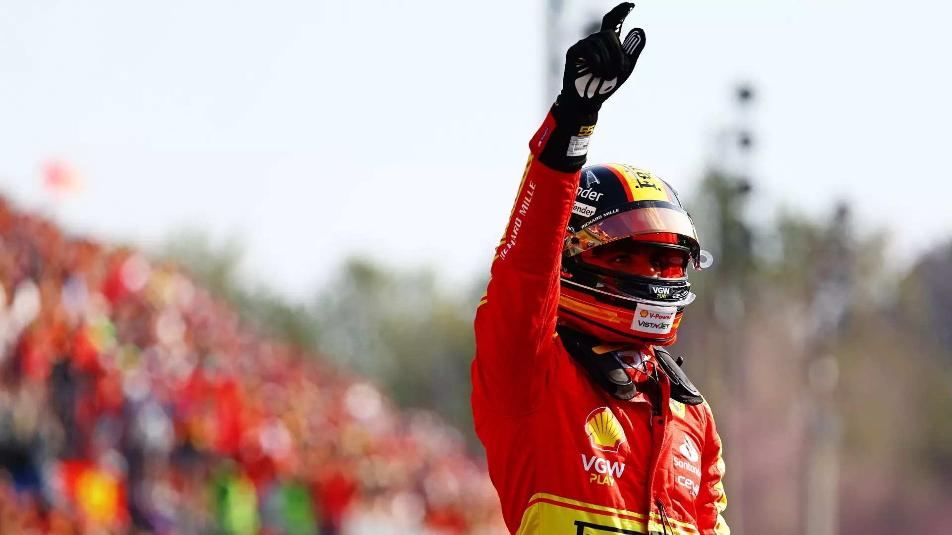 Carlos Sainz e la Ferrari in pole a Monza, tifosi in delirio
