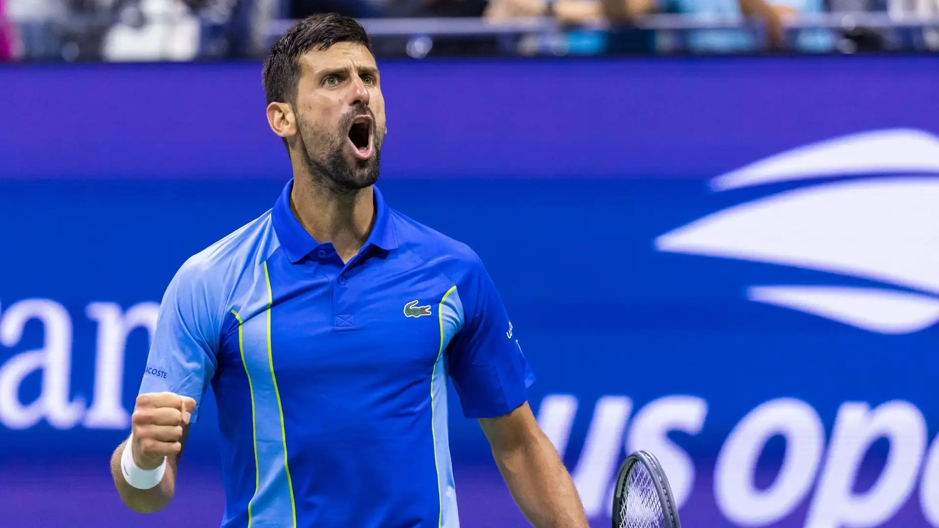 Il tennista serbo, sotto di due set, ha rimontato e battuto il connazionale Djere qualificandosi agli ottavi di finale degli Us Open