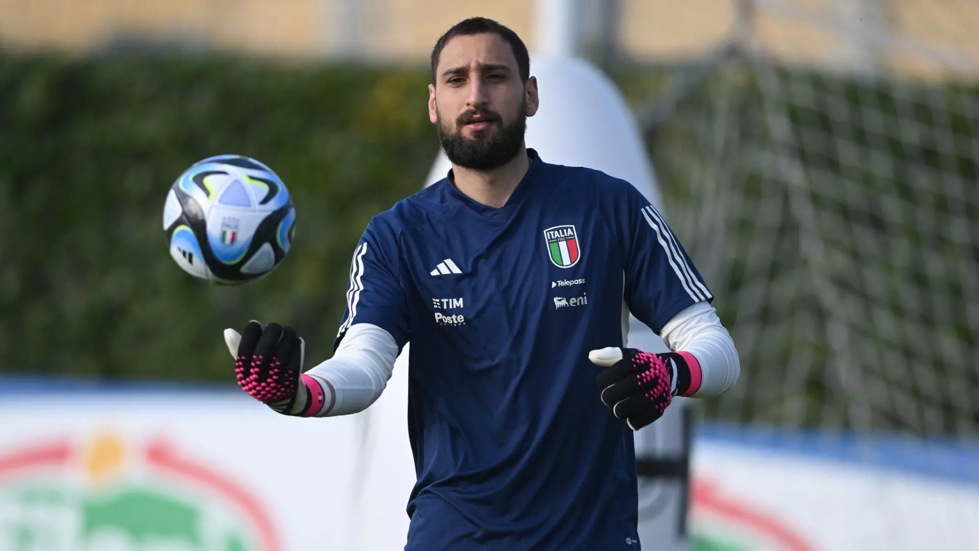 Donnarumma criticato, Zenga gli fa da ombrello