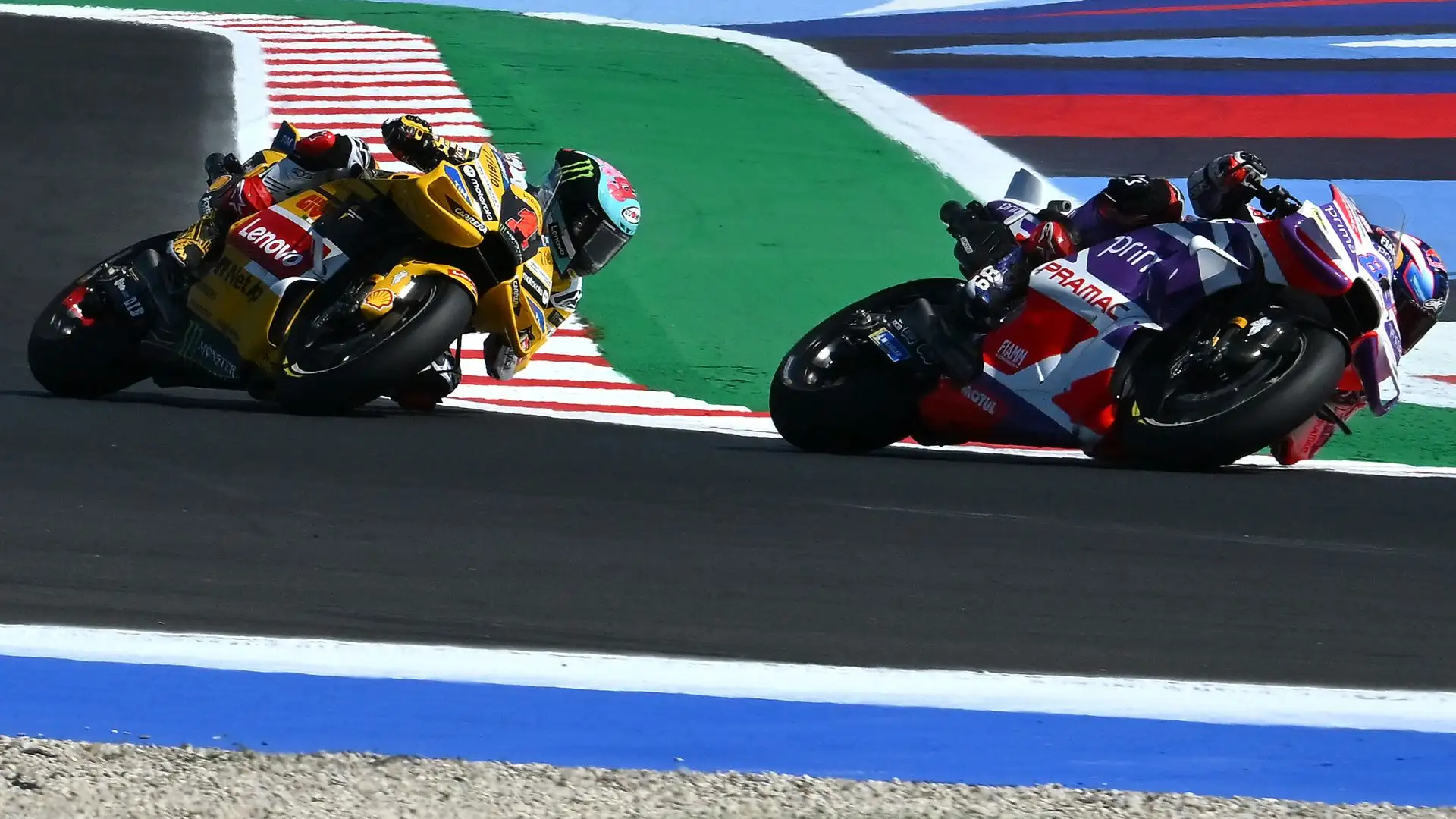 "anche il giallo ci appartiene e al tempo stesso conta su una importante tradizione nel motorsport italiano" ha osservato Andrea Ferraresi