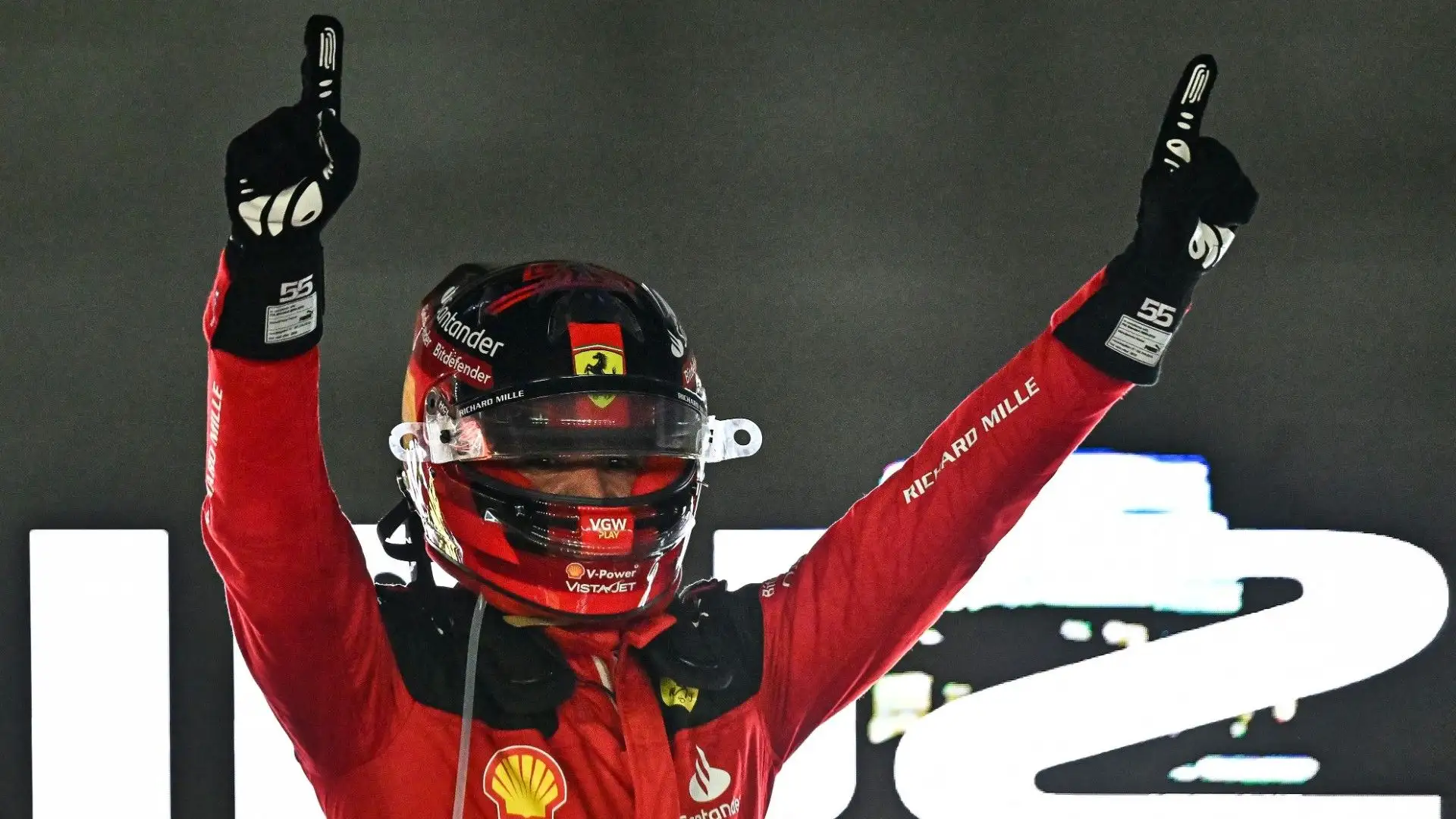 "Finalmente abbiamo vinto e sono sicuro che i tifosi saranno orgogliosissimi" ha detto Sainz