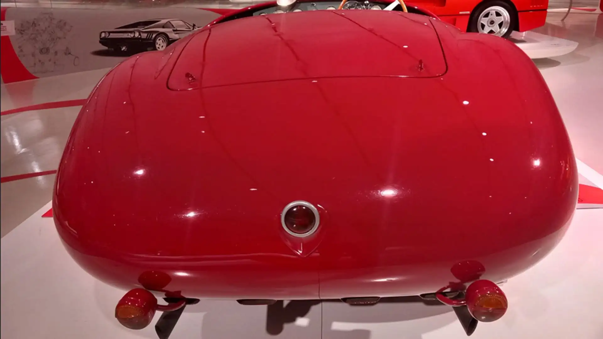 Le due versioni erano differenti nel tipo di carrozzeria