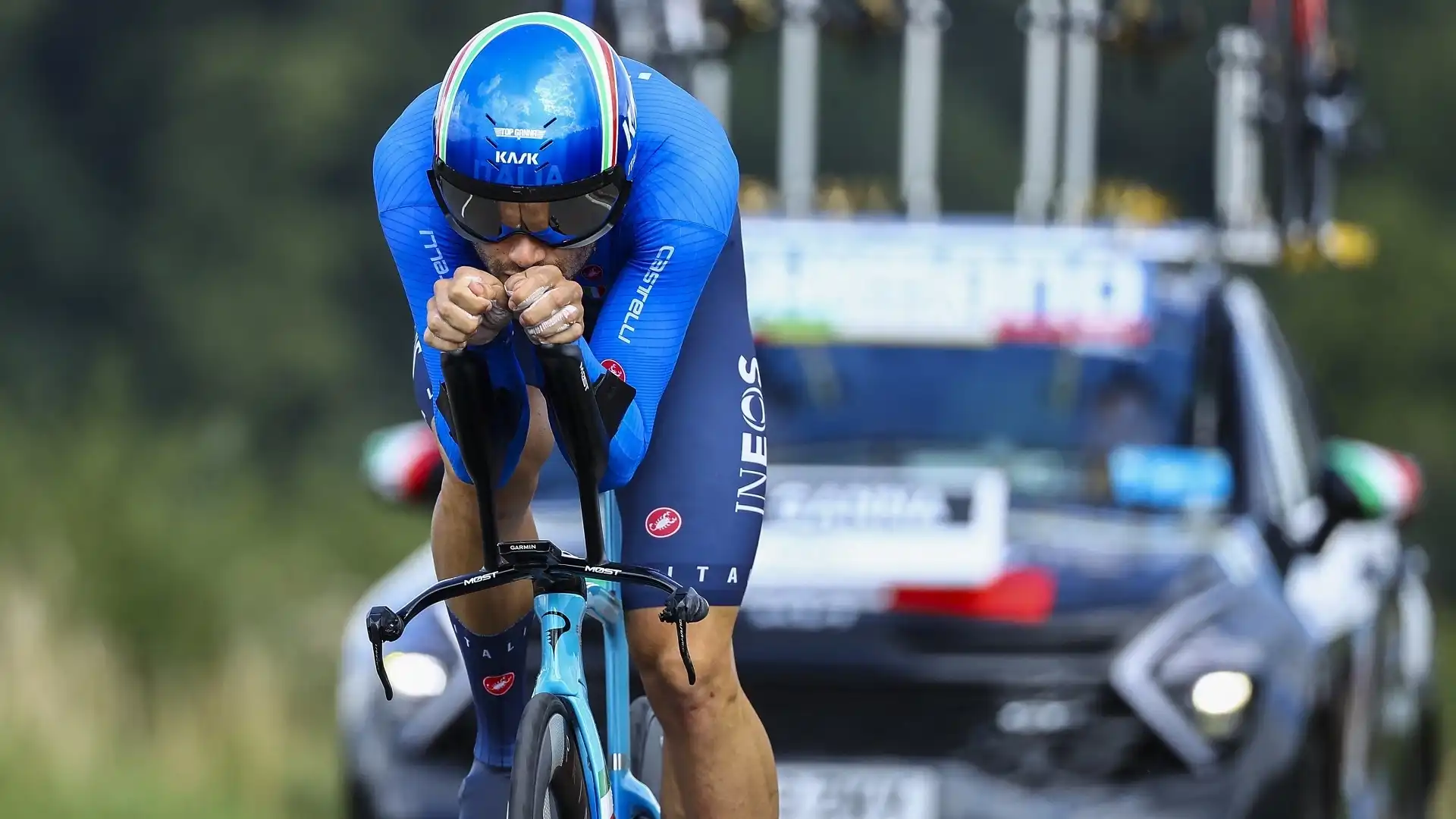 Filippo Ganna in strada verso gli Europei