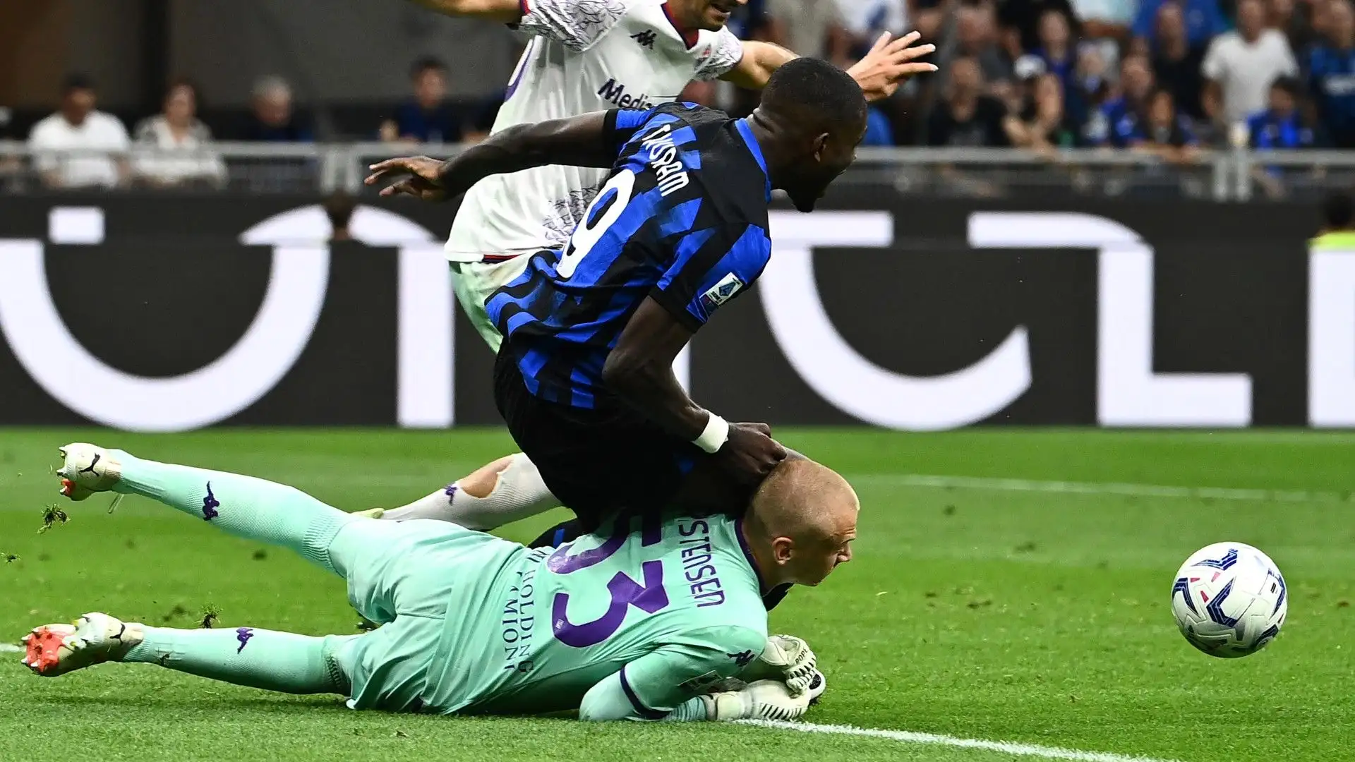 Il bomber ha anche servito a Lautaro Martinez l'assist per il 2-0

