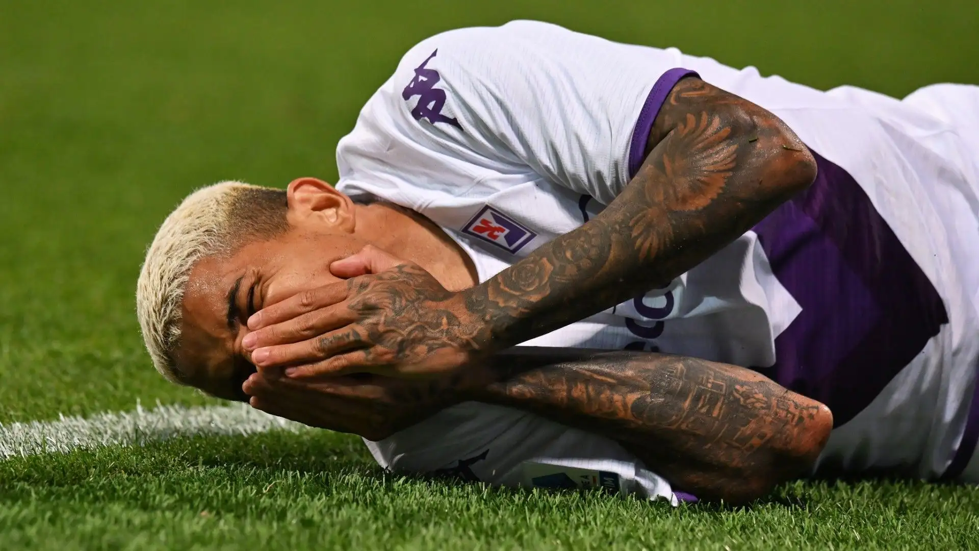 In carriera il difensore ha giocato anche in Portogallo con la maglia del Vitória Guimaraes
