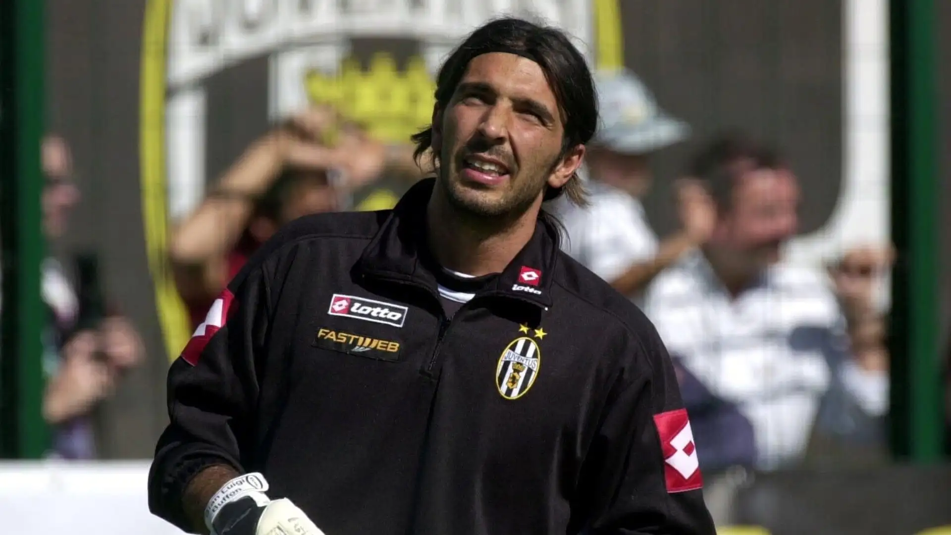 9- Gianluigi Buffon alla Juventus per 52,88 milioni di euro. Stagione 2001-2002
