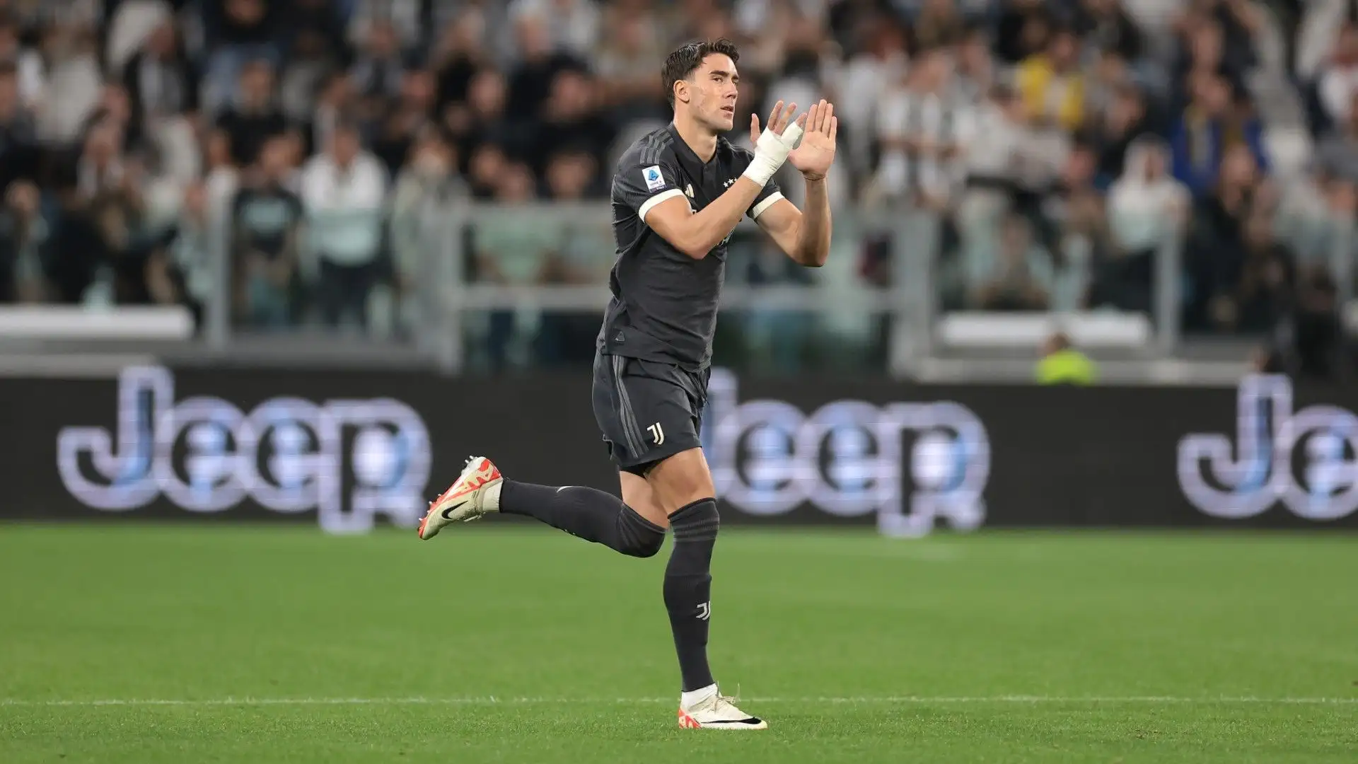 "Parlare di queste cose non serve a nulla. Non è un'equazione esatta che chi non gioca la Champions è favorita per il campionato" ha sottolineato il tecnico
