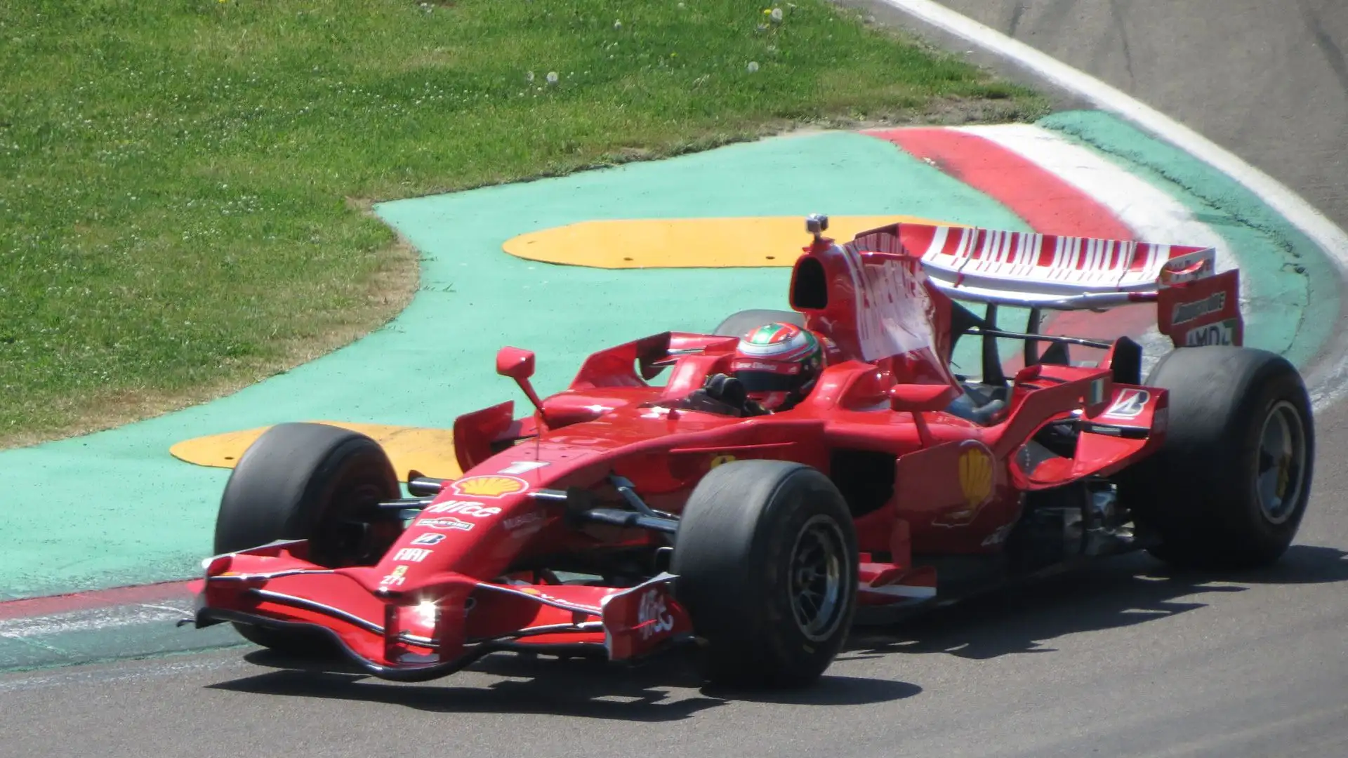 Per adesso godiamoci le Ferrari di un tempo. Più rosse e più vincenti