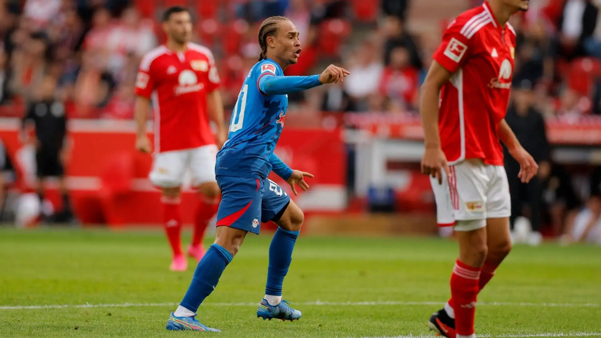 A dicembre 2022 ha esordito con la nazionale maggiore olandese
