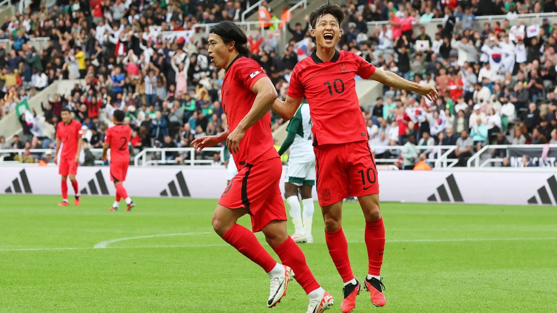 Nelle prime due partite la sua nazionale ha subìto 4 gol e ne ha segnato 1
