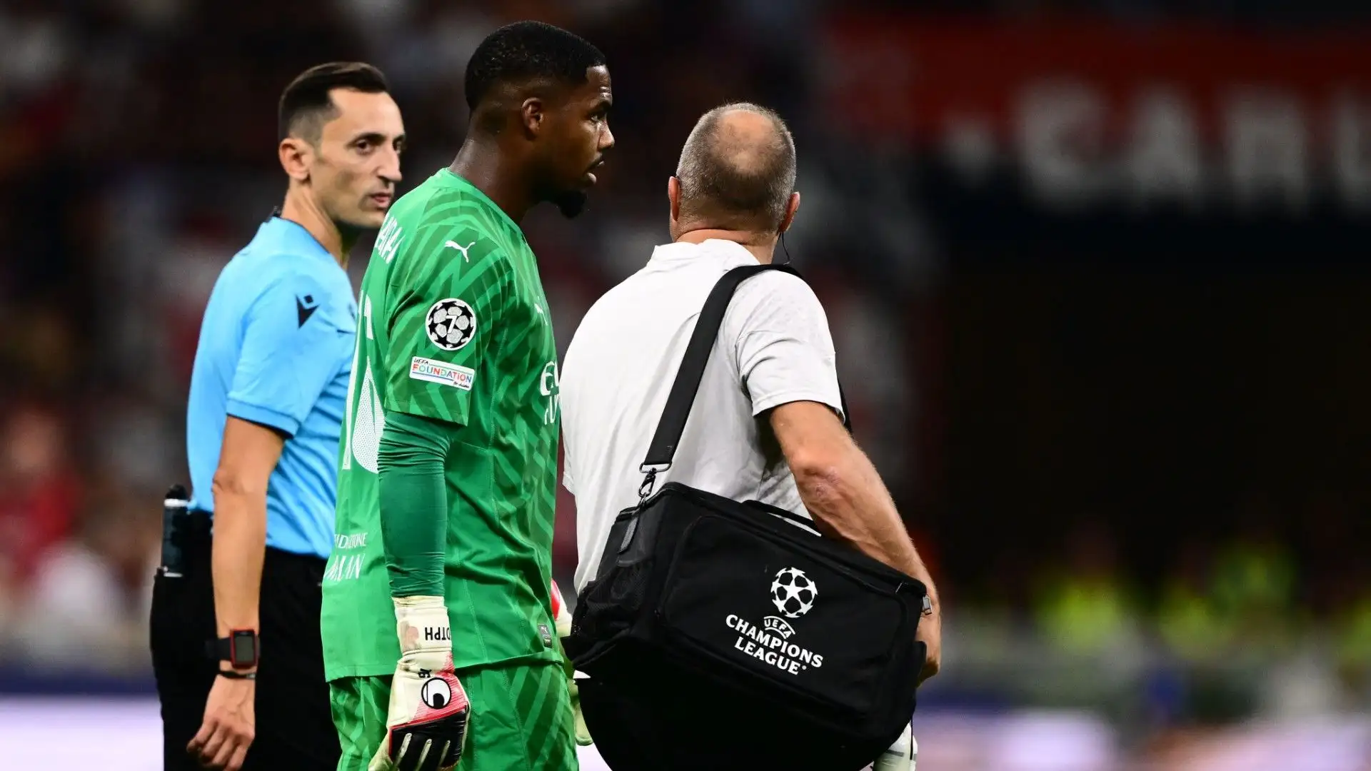 Mike Maignan ha dovuto abbandonare il campo durante Milan-Newcastle
