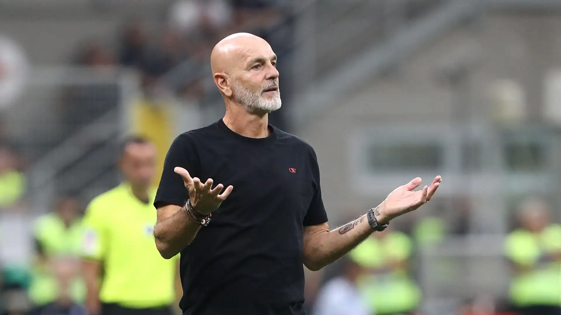 I tifosi lo attaccano per le scelte di formazione e per i cinque derby consecutivi persi