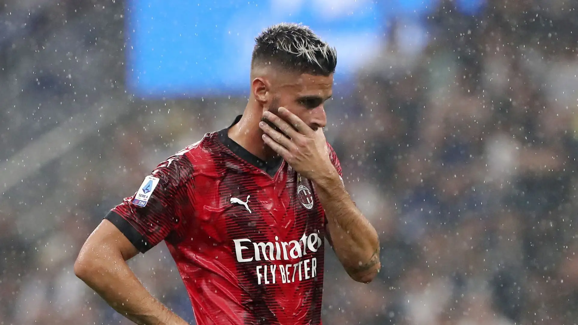 "Non sono d'accordo nel chiedere scusa ai tifosi, si chiede scusa quando non fai volutamente qualcosa", è l'altra frase di Pioli che fa infuriare il mondo Milan