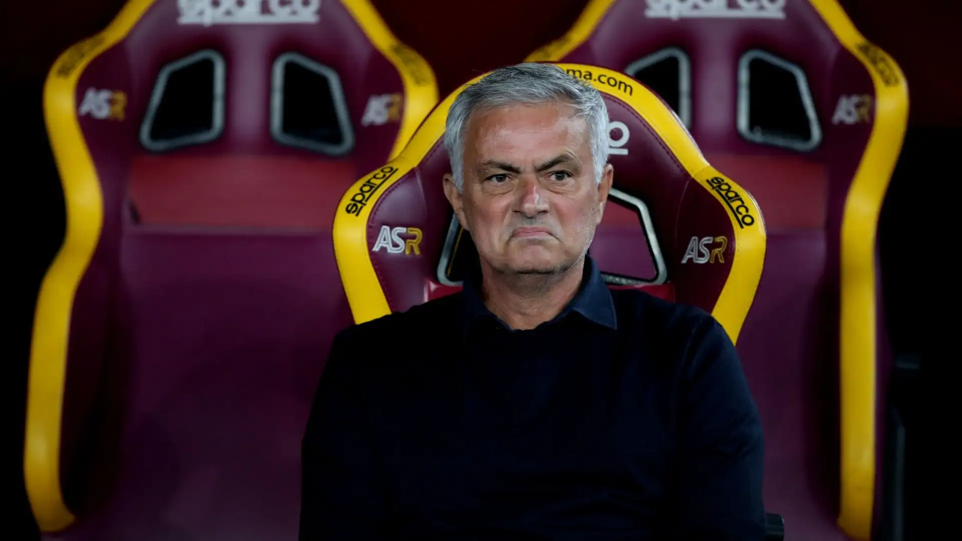 Alcuni, sui social, chiedono l'esonero di José Mourinho. In tanti vorrebbero Antonio Conte come nuovo allenatore
