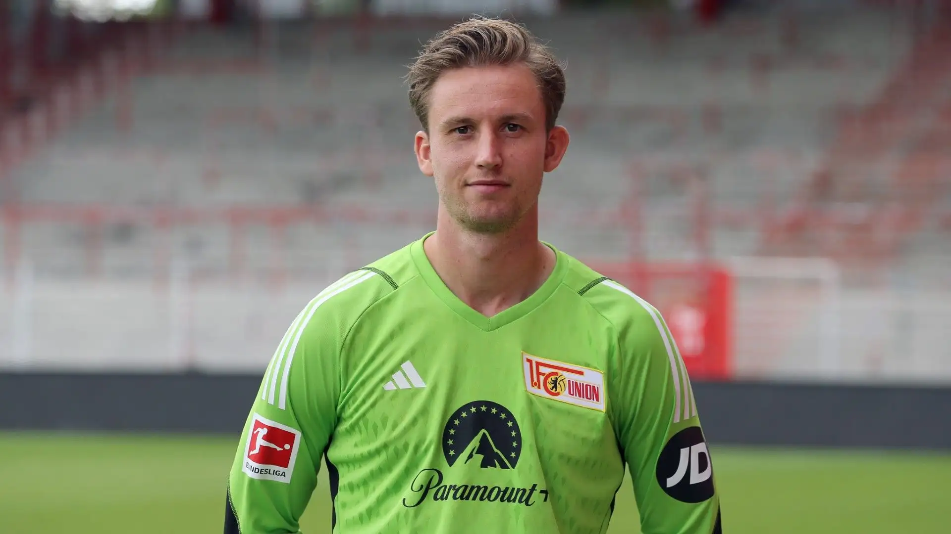 In patria il portiere ha giocato per Horsens, Esbjerg e Brondby 
