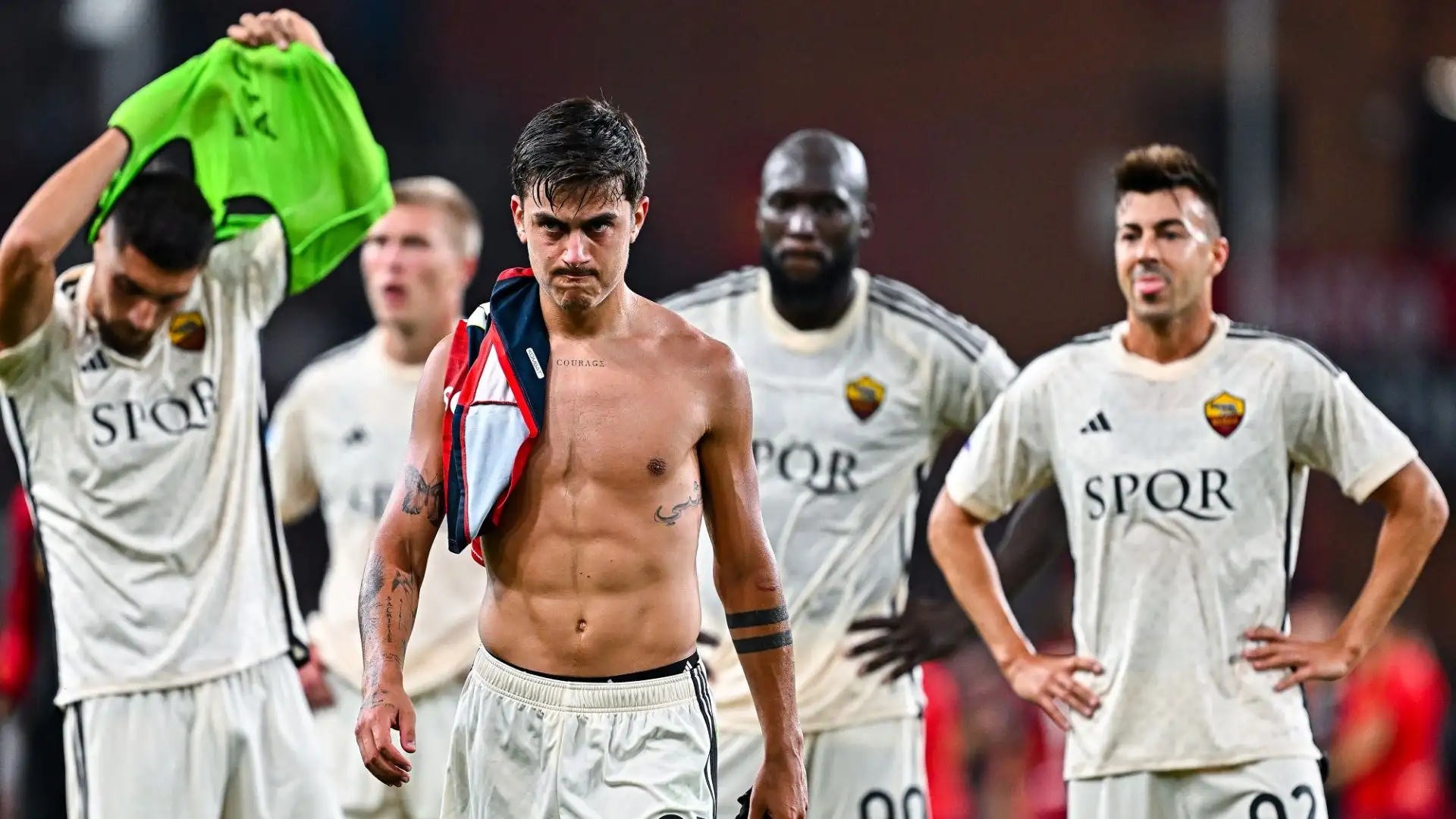 Dybala, Lukaku e compagni sono andati sotto la curva al termine della partita per scusarsi con i tifosi per la loro prestazione.