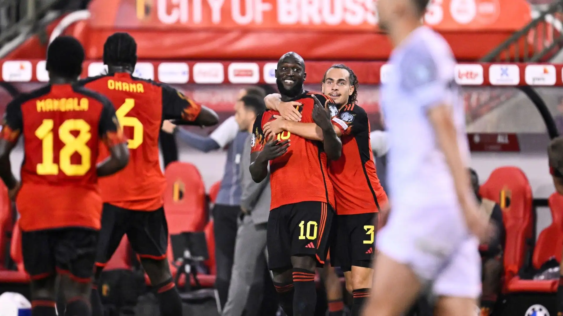 Il secondo gol l'ha segnato sempre con il piede destro ma con un tiro potente da fuori area
