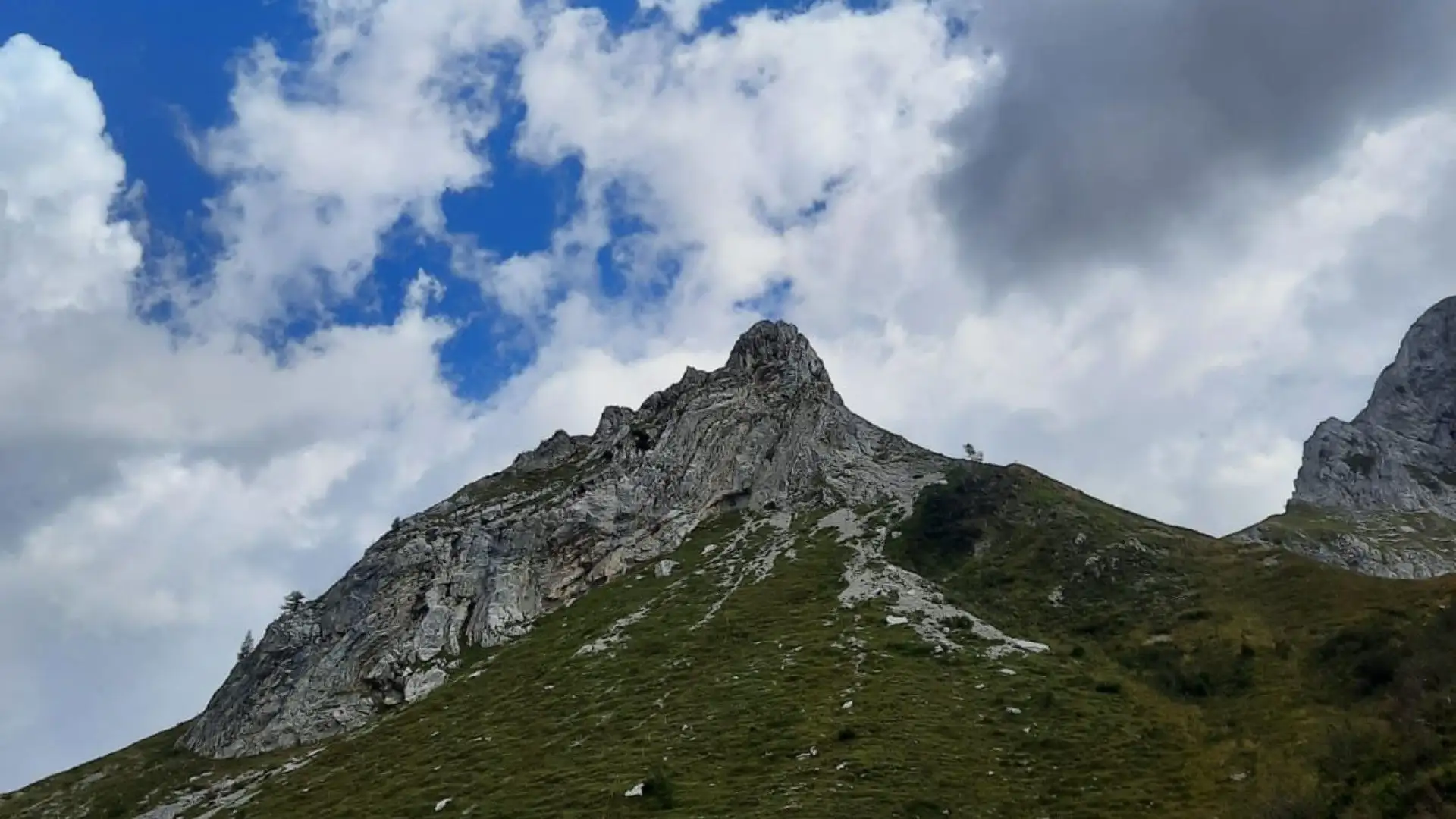 7- Evita di uscire dai sentieri: percorri strade già battute da altri per evitare guai

