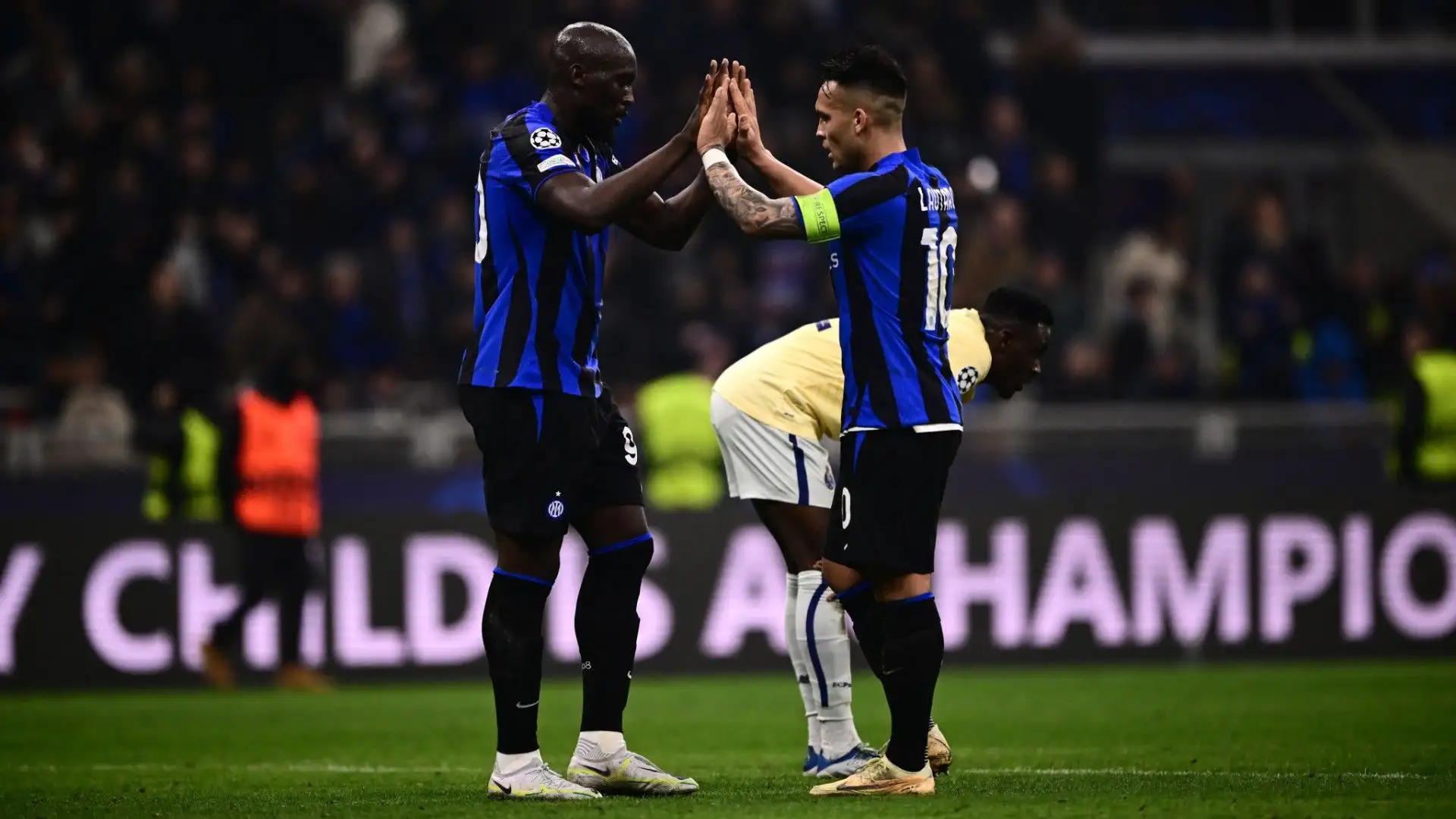 Il capitano dell'Inter non ha gradito il comportamento dell'ex compagno
