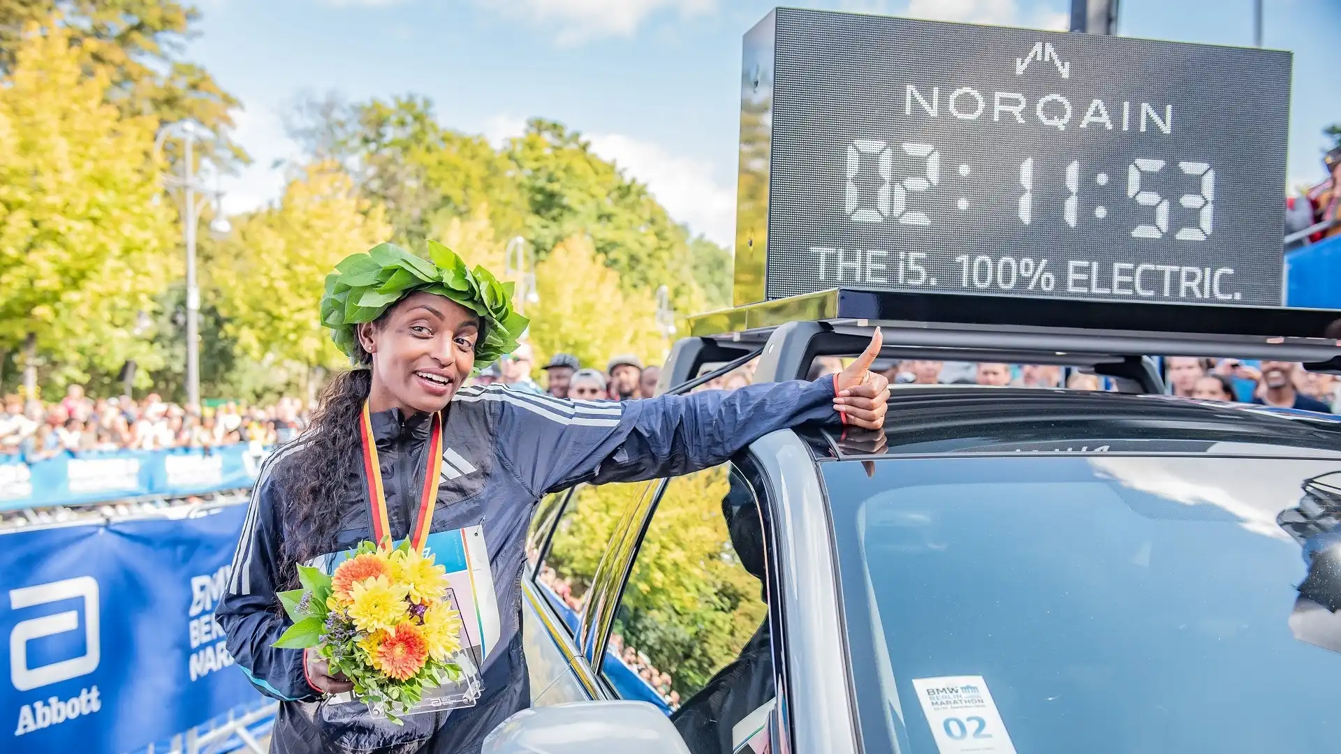 Pazzesco record del mondo di Tigst Assefa nella maratona femminile