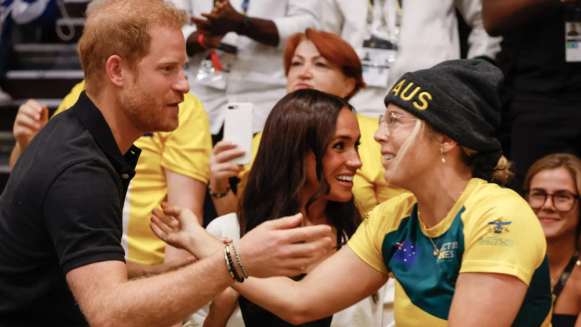 Sul palco dell'evento sportivo la Markle ha sorriso: "Scusate il ritardo!"