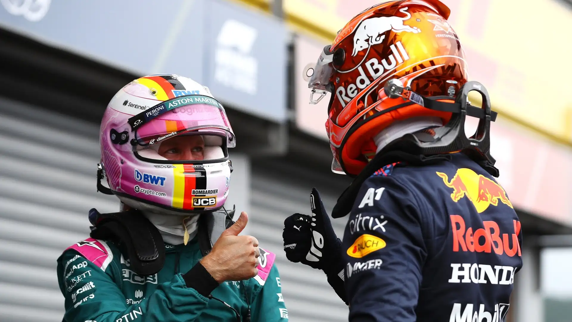Il quattro volte campione del mondo ha telefonato a Verstappen, dicendogli di "continuare a godersi il suo successo"