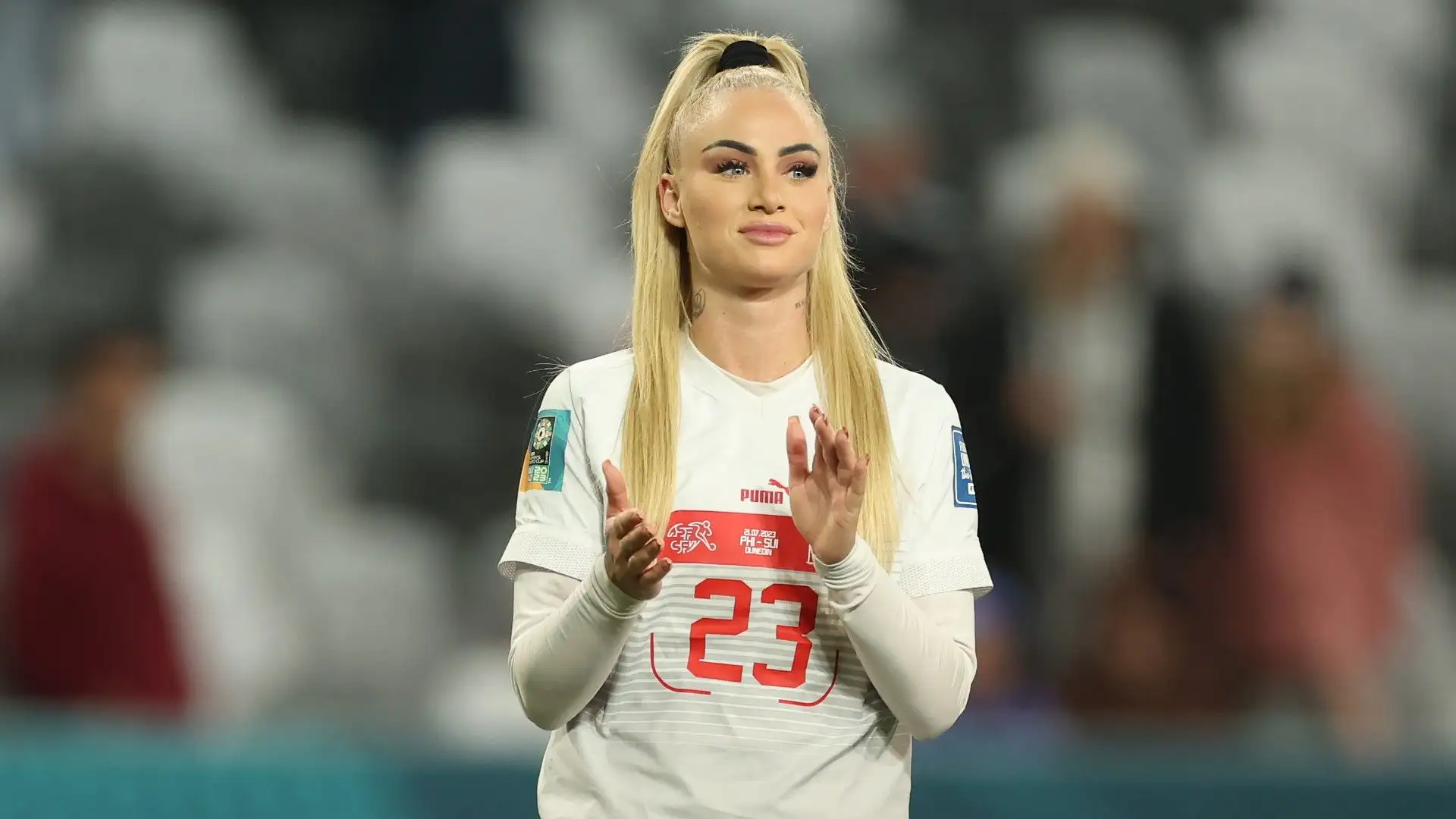 La calciatrice svizzera è nata il 21 gennaio 1999
