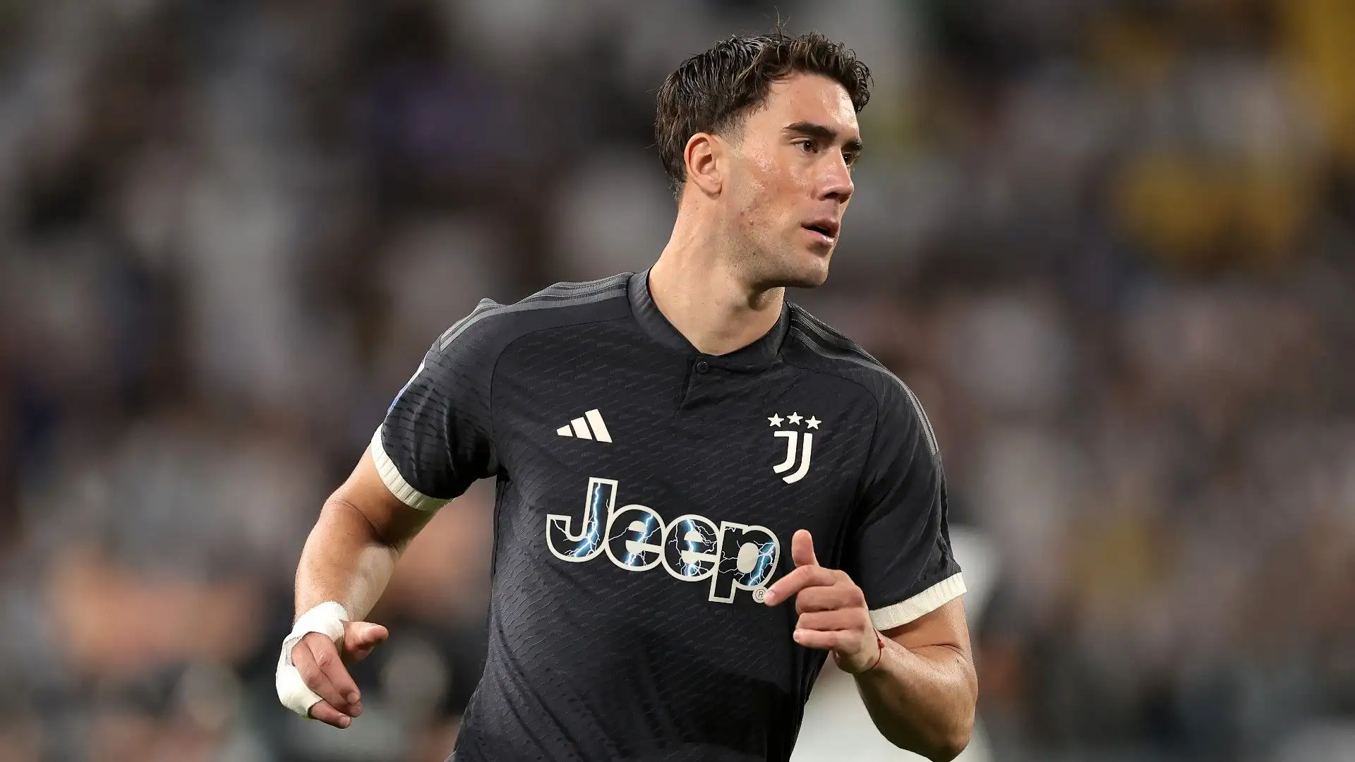 Out anche Vlahovic: "Ha un problema alla schiena, non è muscolare. L'unico infortunio muscolare è Alex Sandro"
