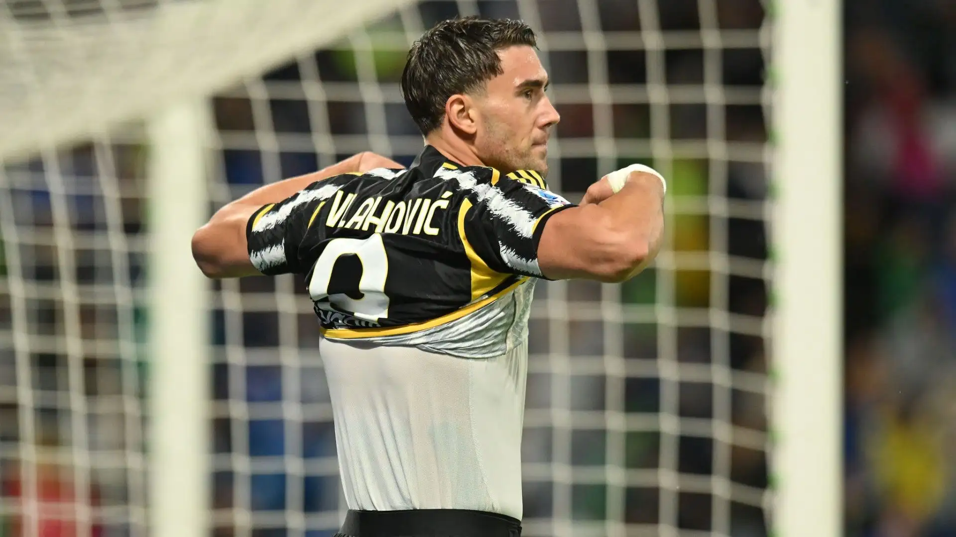 Come confermato da Giuntoli, i Blues hanno presentato un'offerta per il serbo ma la cifra non è stata considerata sufficiente dalla Juve
