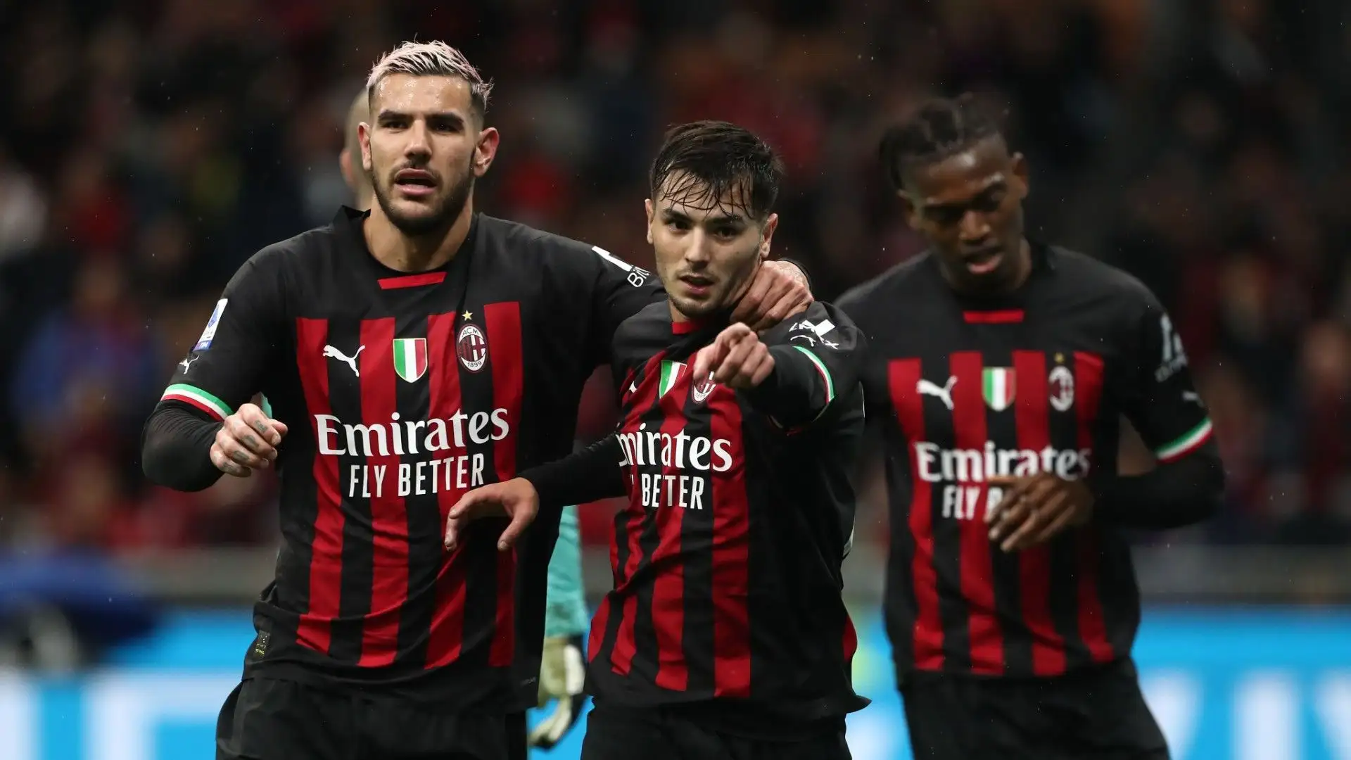 I club di Premier League hanno una maggiore disponibilità economica e questo potrebbe complicare il ritorno del calciatore a Milano
