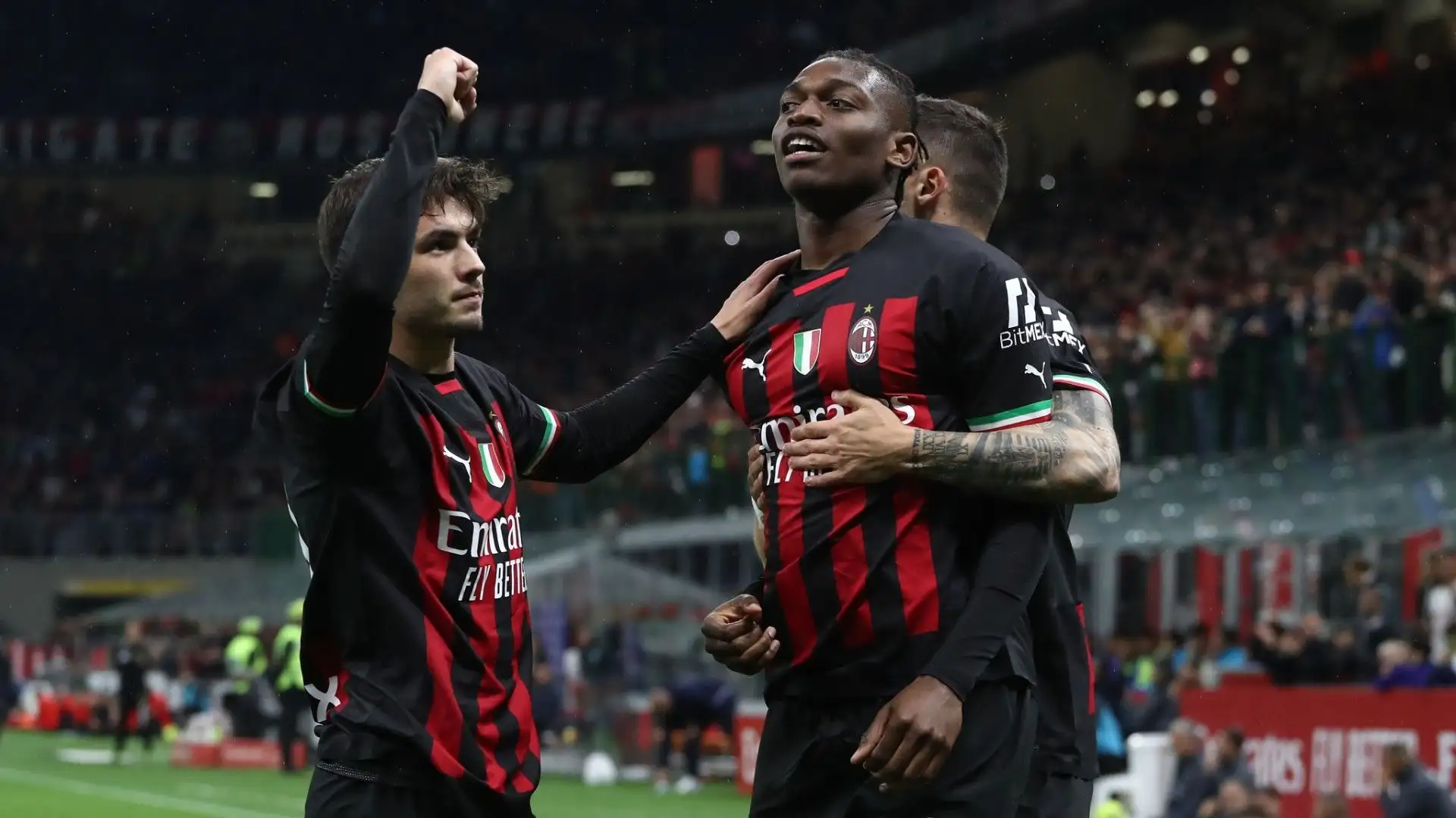 L'ex numero 10 ha lasciato un bellissimo ricordo nella tifoseria rossonera che sarebbe ben contenta di rivederlo
