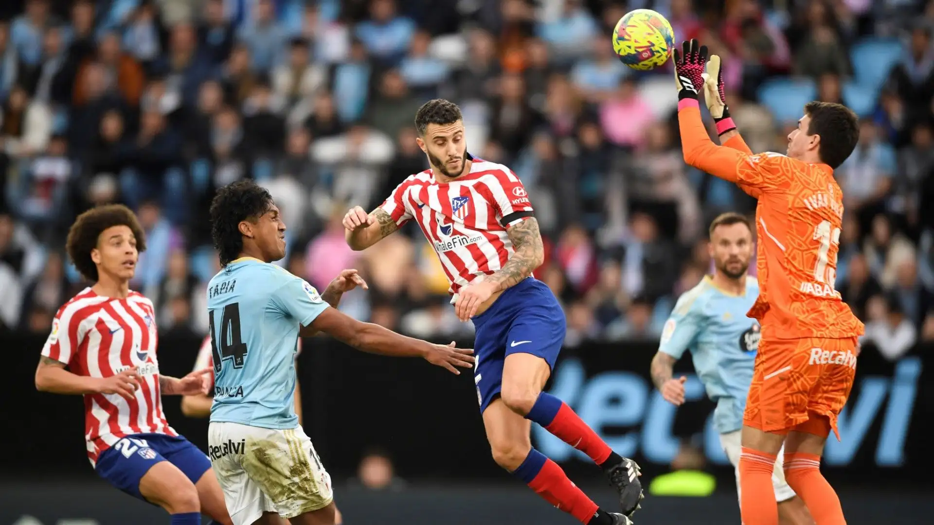 Il calciatore ha un contratto in scadenza nel 2024 con l'Atletico Madrid e non si sa se rinnoverà
