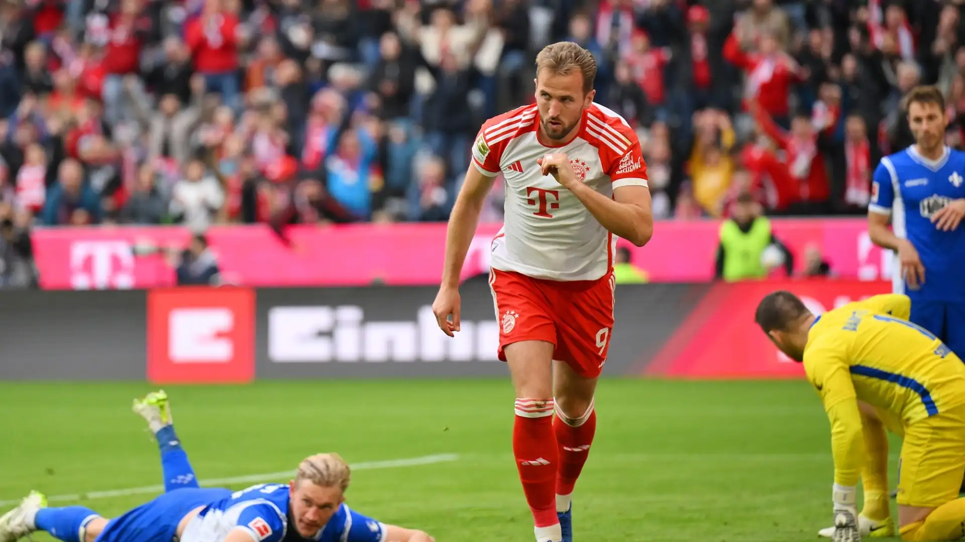 Nella ripresa Kane dà il via al recital del Bayern al 51' su assist di Mazraoui