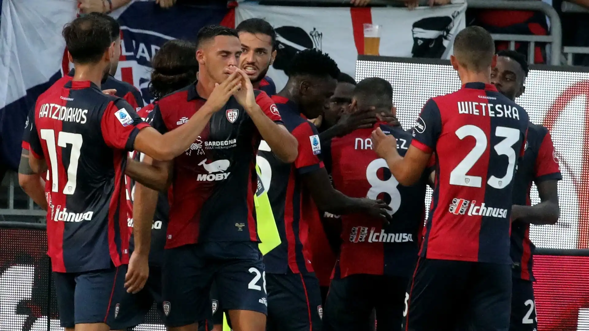 Cagliari in campo durante la sosta Nazionali